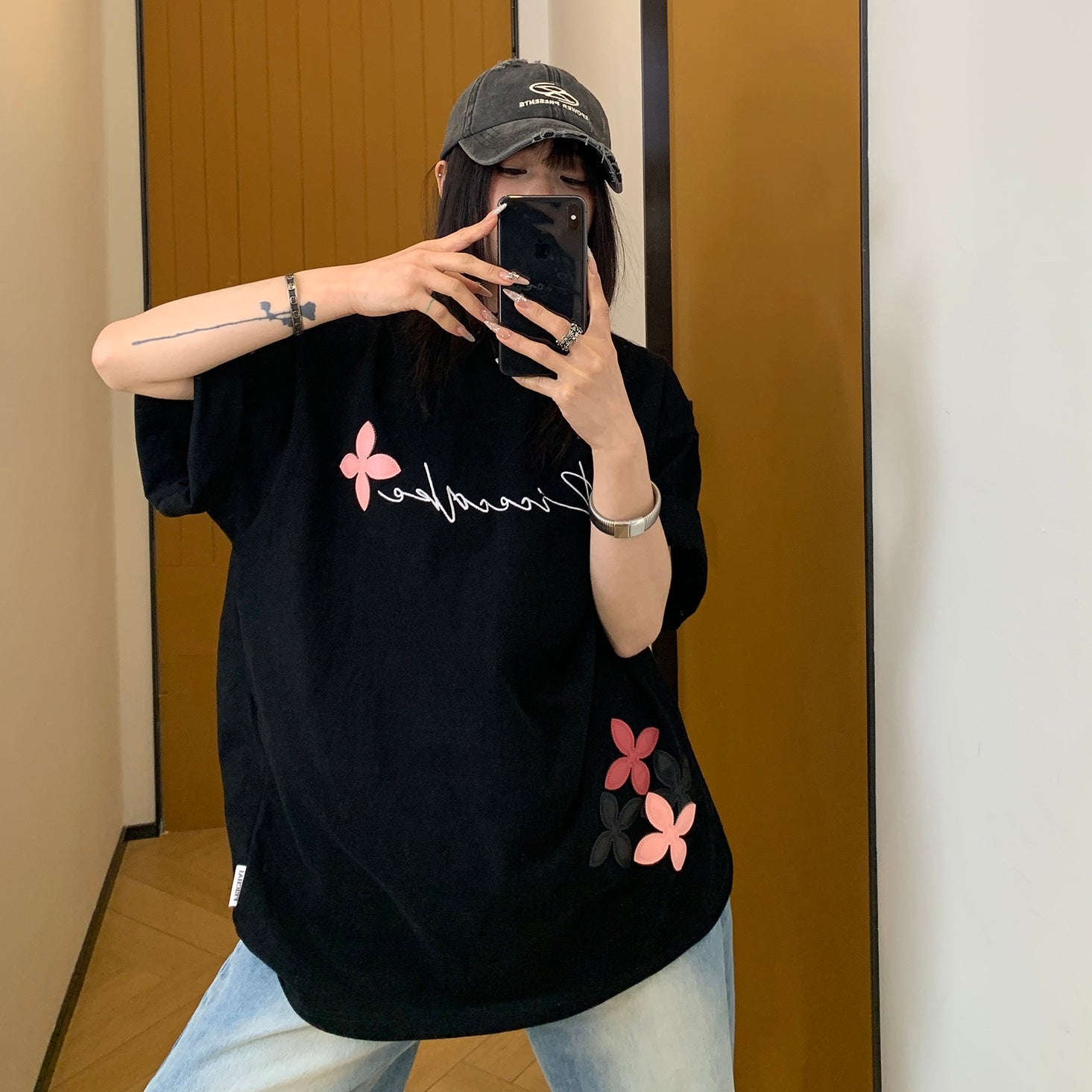 Veneer Flower Embroidery T-Shirt MW10012