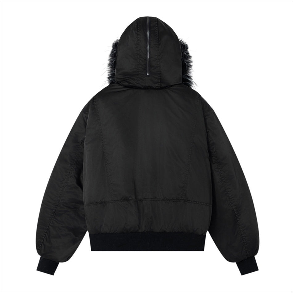 ブラックのファーフード中綿ジャケットのバックスタイル