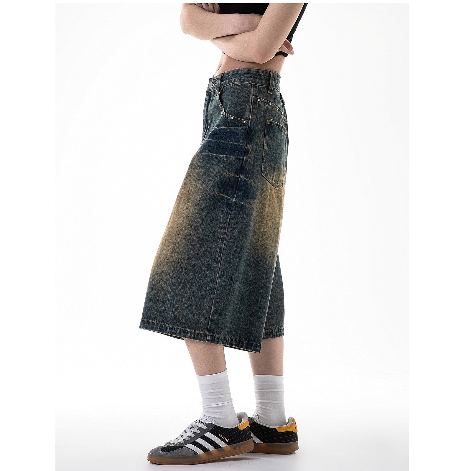 Stud Design Wide-Leg Denim Half Pants IC9027