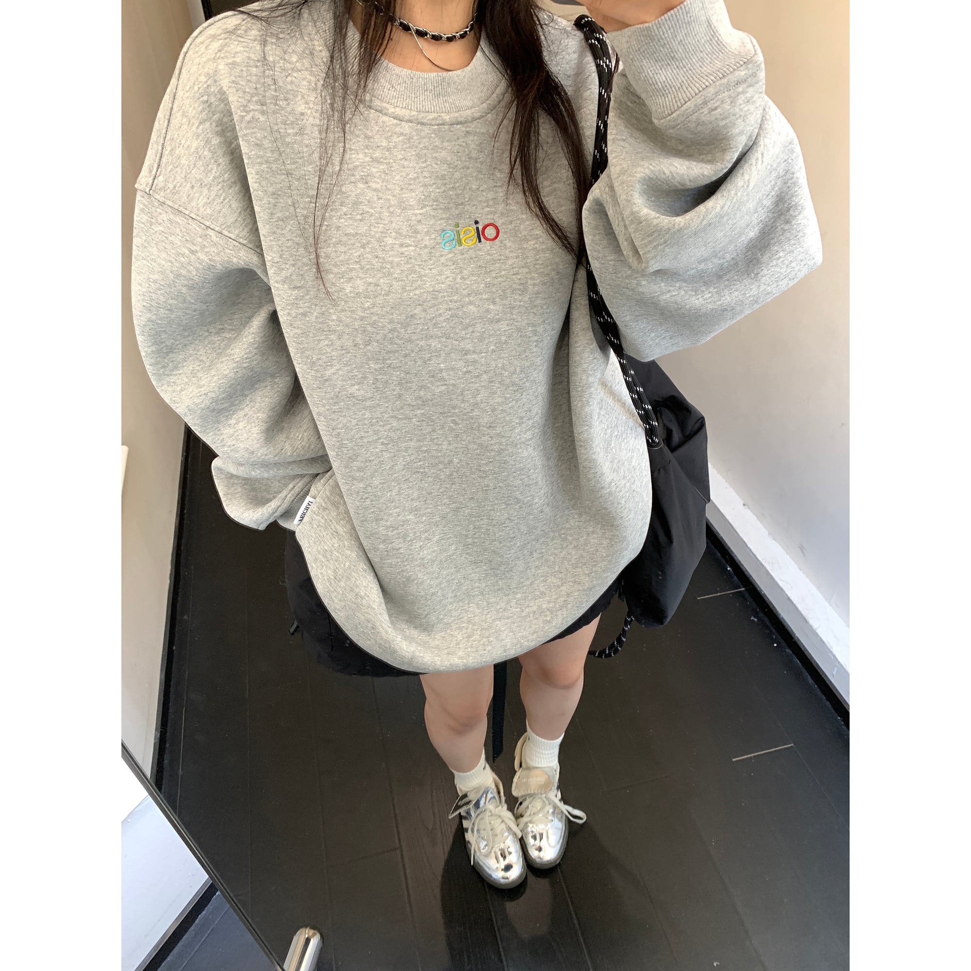 Simple Colorful Embroidery Round Neck Sweat MW9606