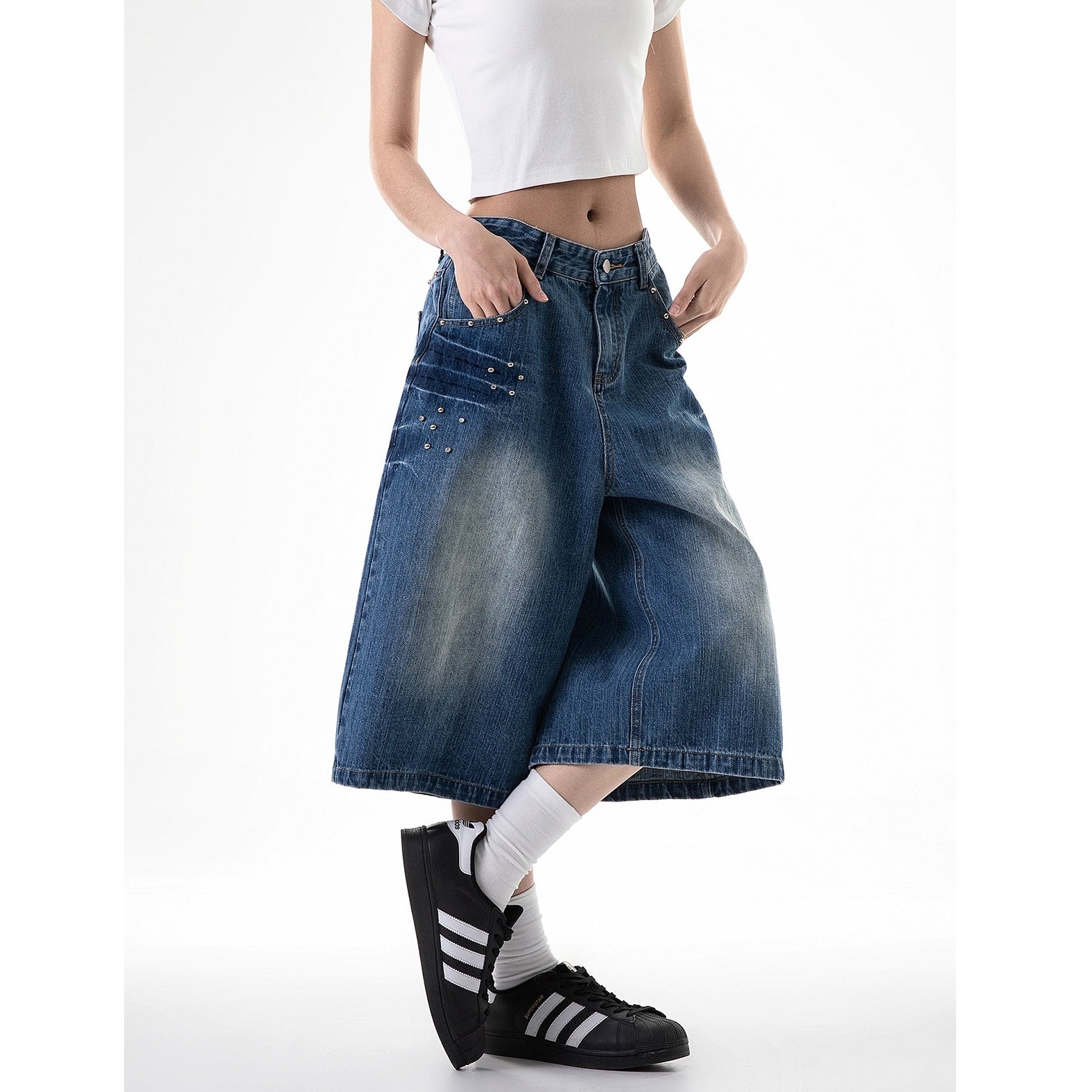 Stud Design Wide-Leg Denim Half Pants IC9027