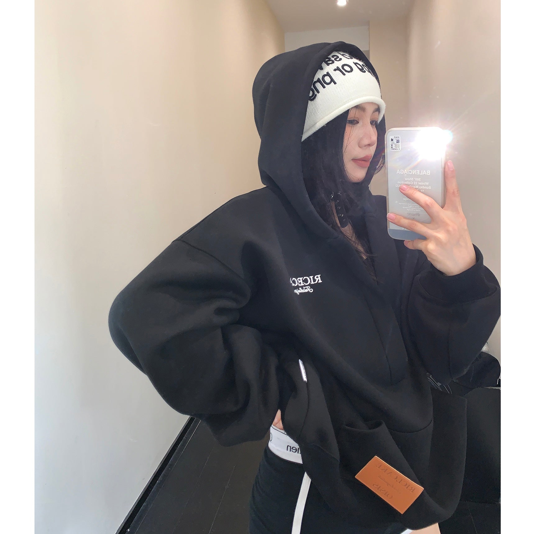 Lazy Loose Embroidered Large V-neck Hooded Sweat MW9350