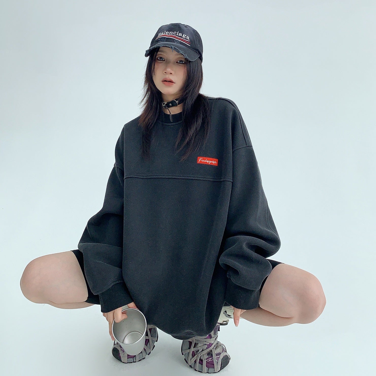 Switching Distressed Embroidered OverSize Sweat MW9458