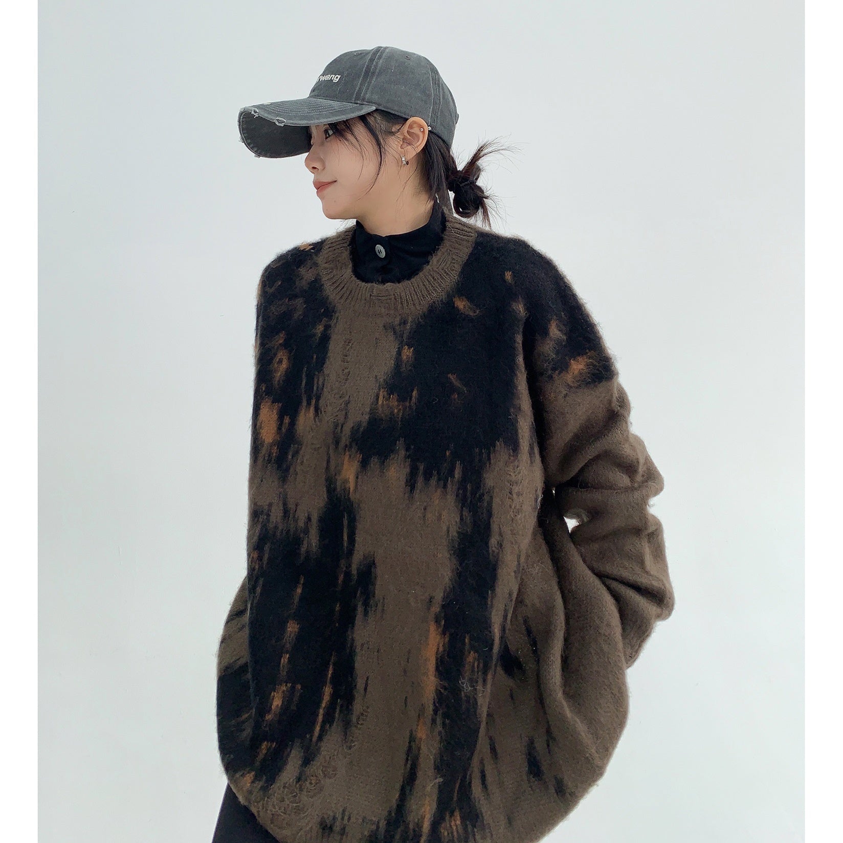 Bristles Round Neck Ripped Sweater MW9795