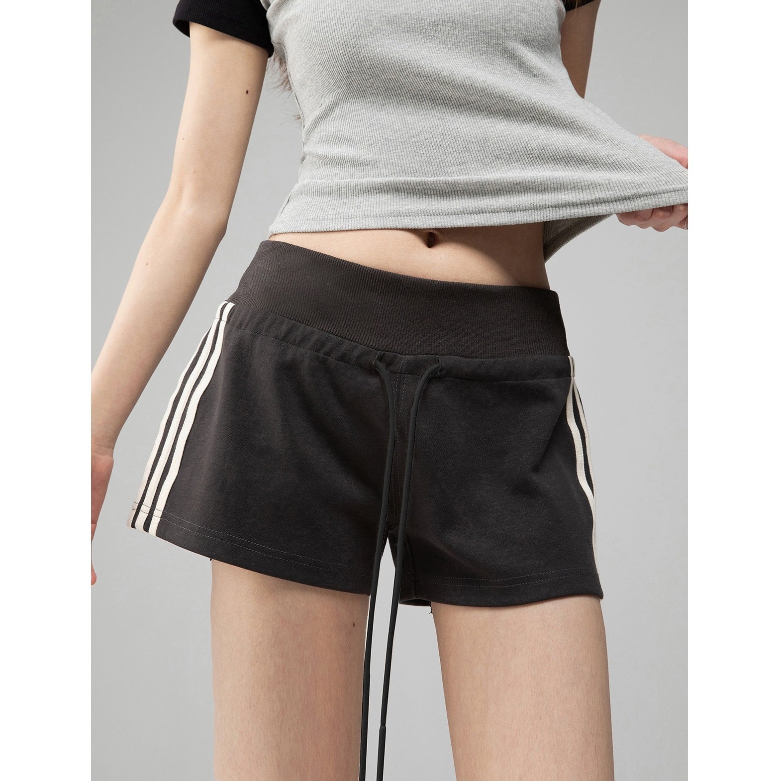 Side Striped Casual Short Pants IC9034