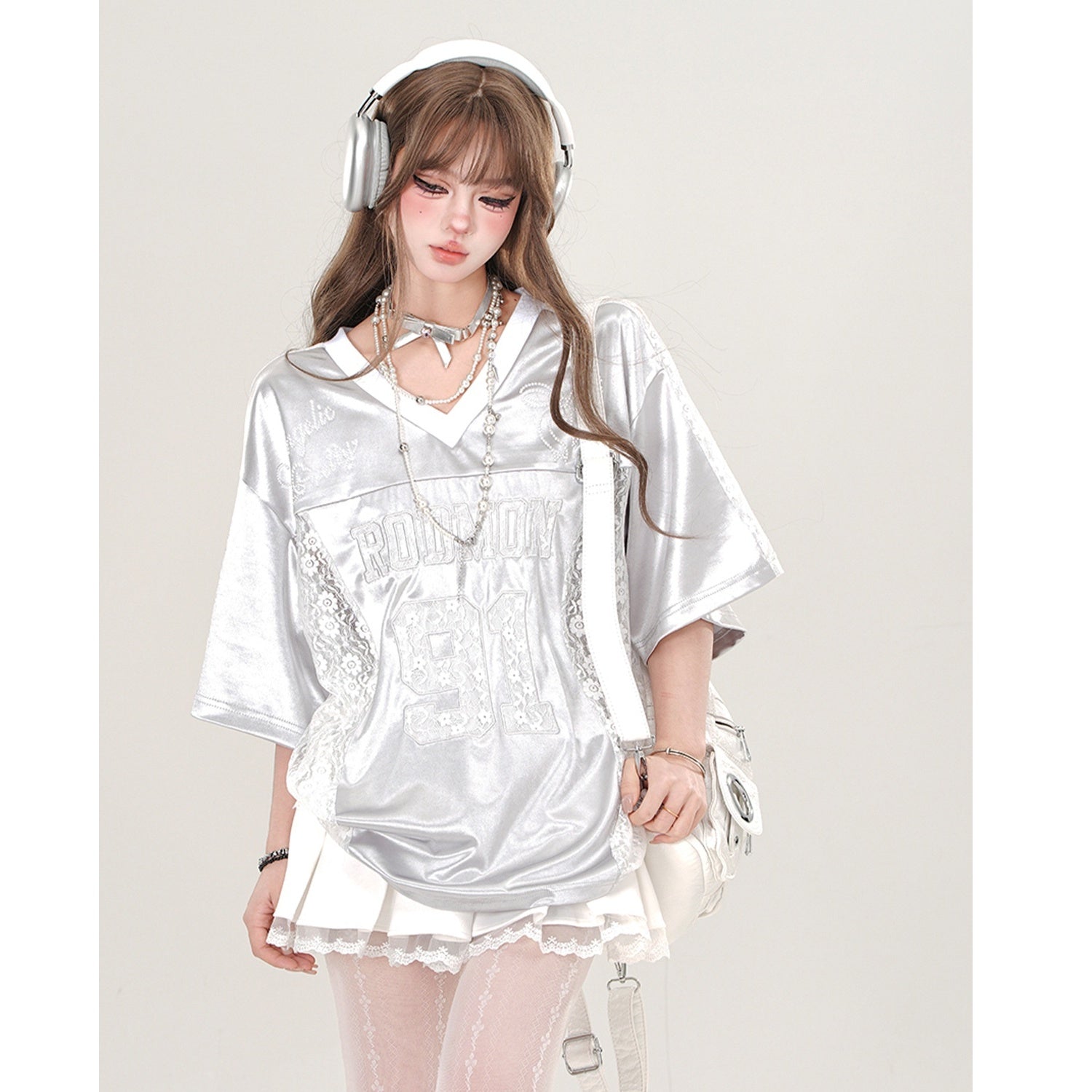 V-neck Lace Embroidery Shiny T-shirt KK2052