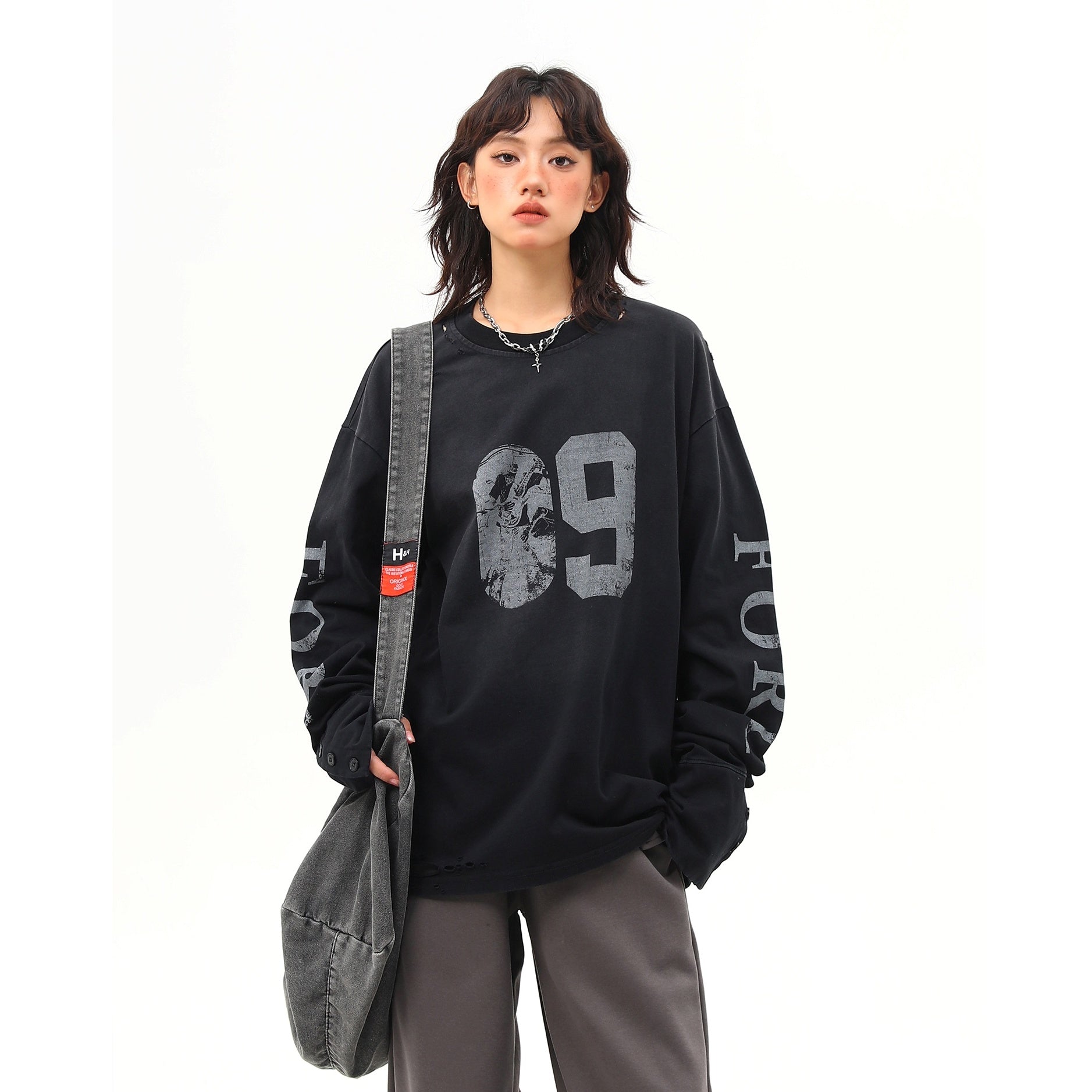 Letter Spray Painting Long Sleeve T-shirt MW9925