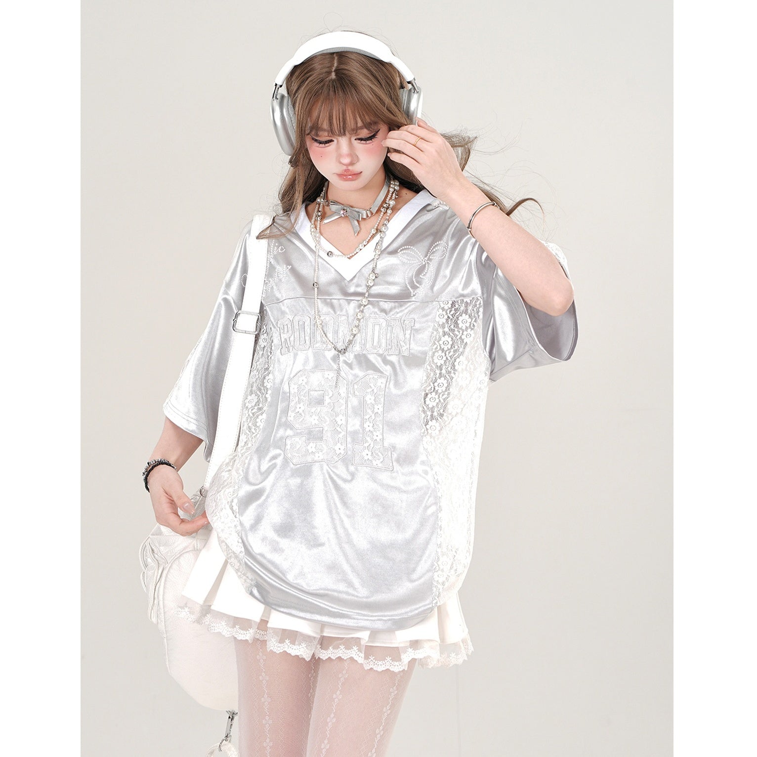 V-neck Lace Embroidery Shiny T-shirt KK2052