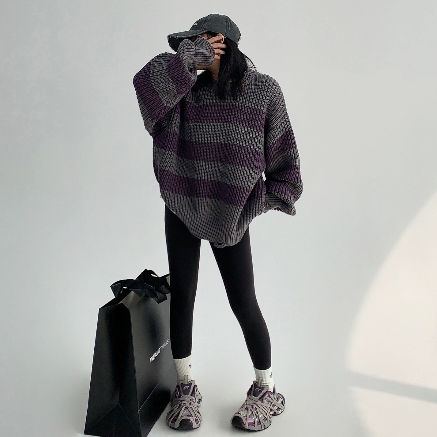 Thick Stripe Crew Neck Ripped Sweater MW9609