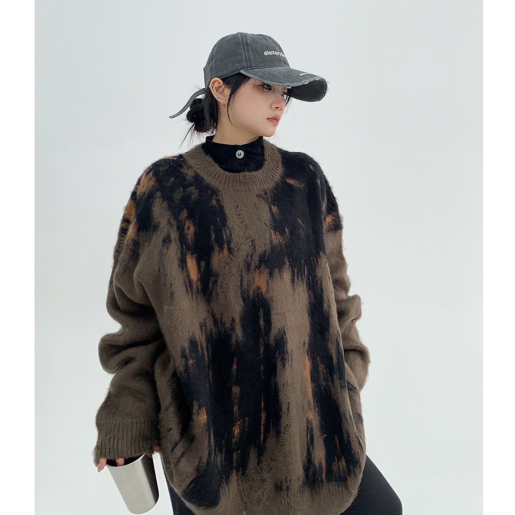 Bristles Round Neck Ripped Sweater MW9795