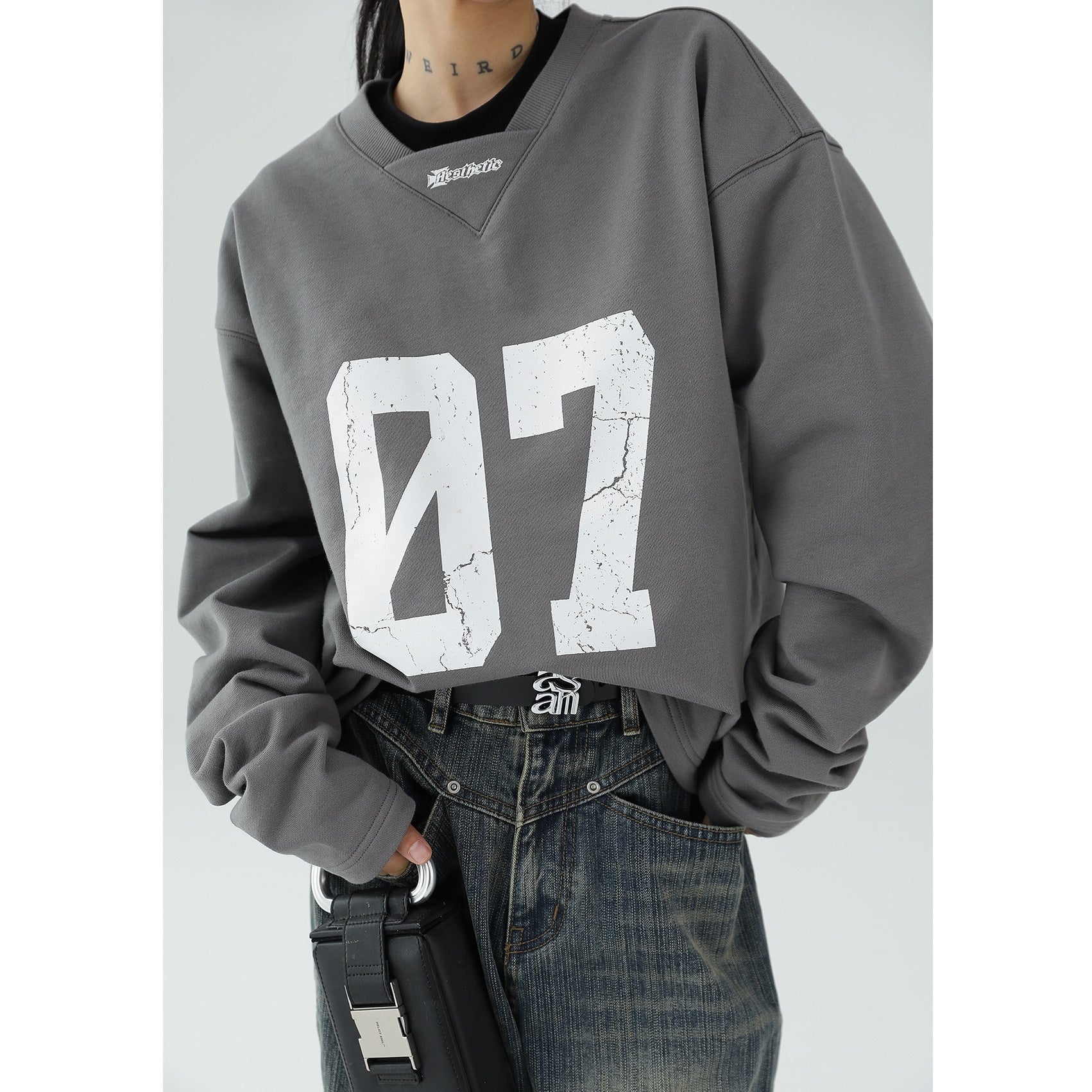 Alphabet Loose V-Neck Long Sleeve T-Shirt AC7082