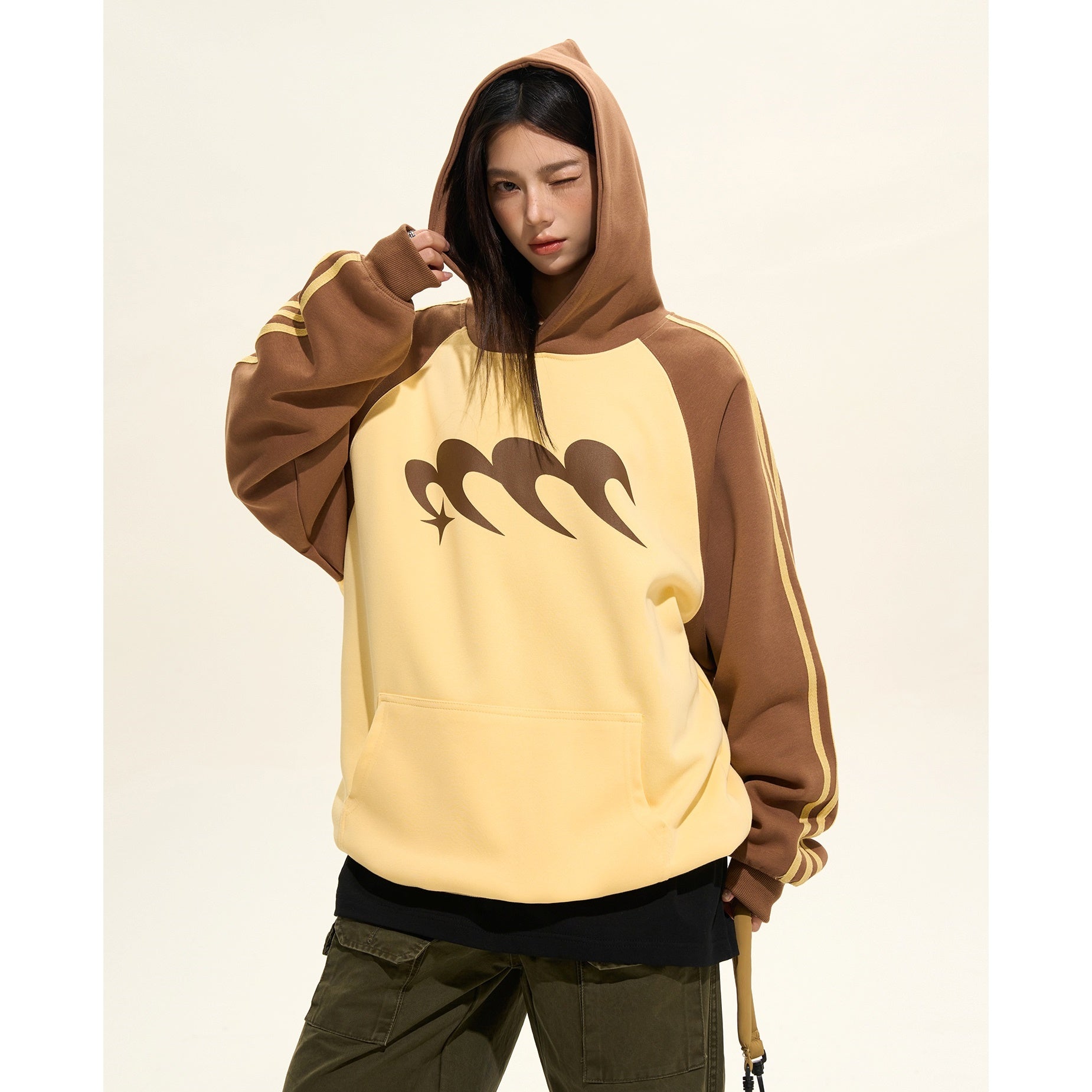 Contrasting Print Raglan Sleeve Hooded Sweat MW9344