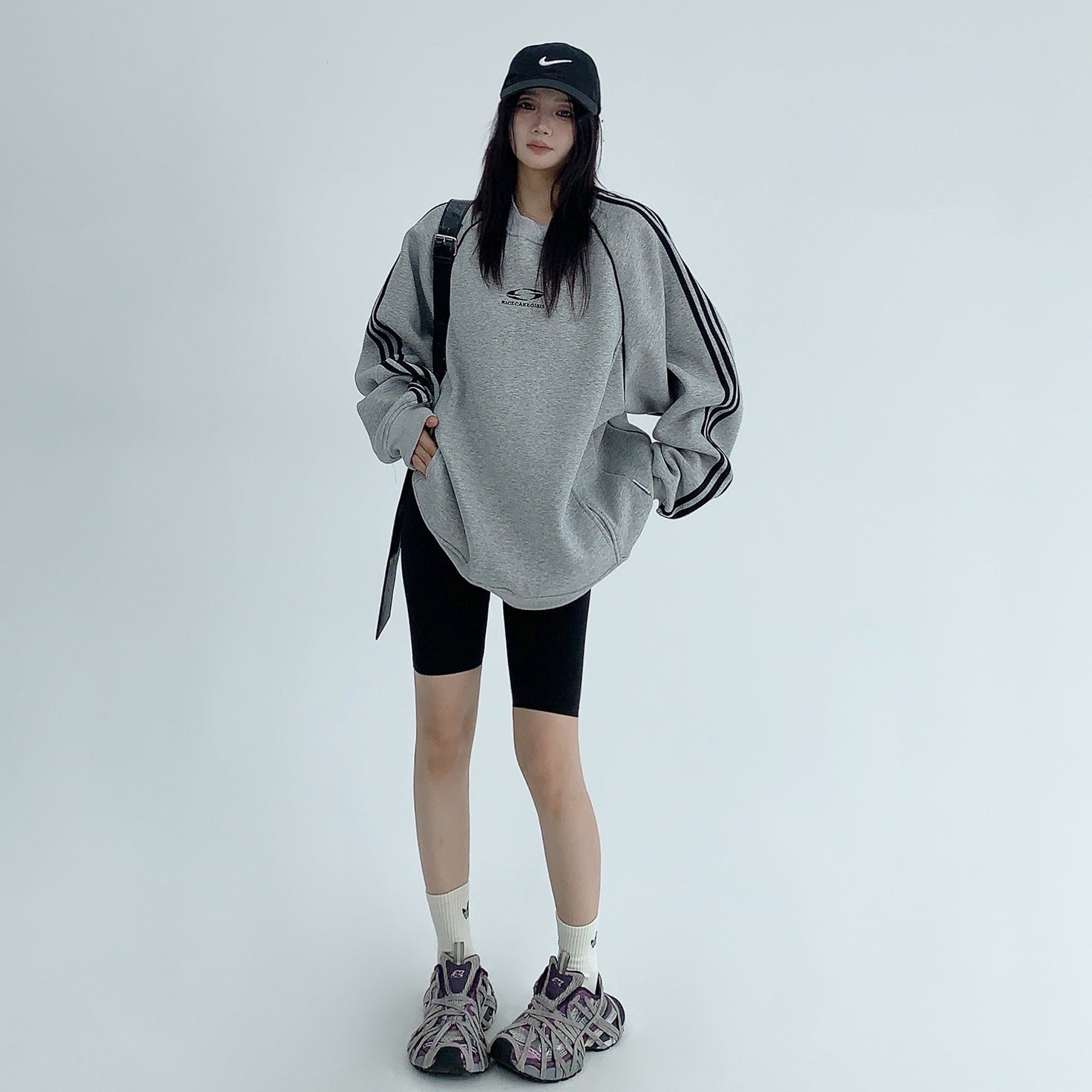 HeavyWeight Embroidery Three-Line Loose Sweat MW9506