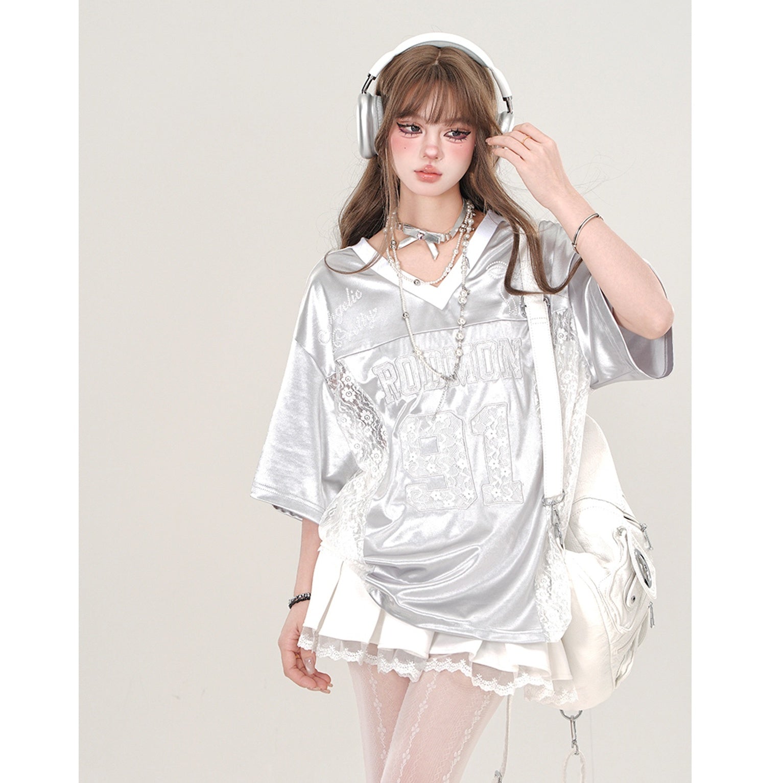 V-neck Lace Embroidery Shiny T-shirt KK2052
