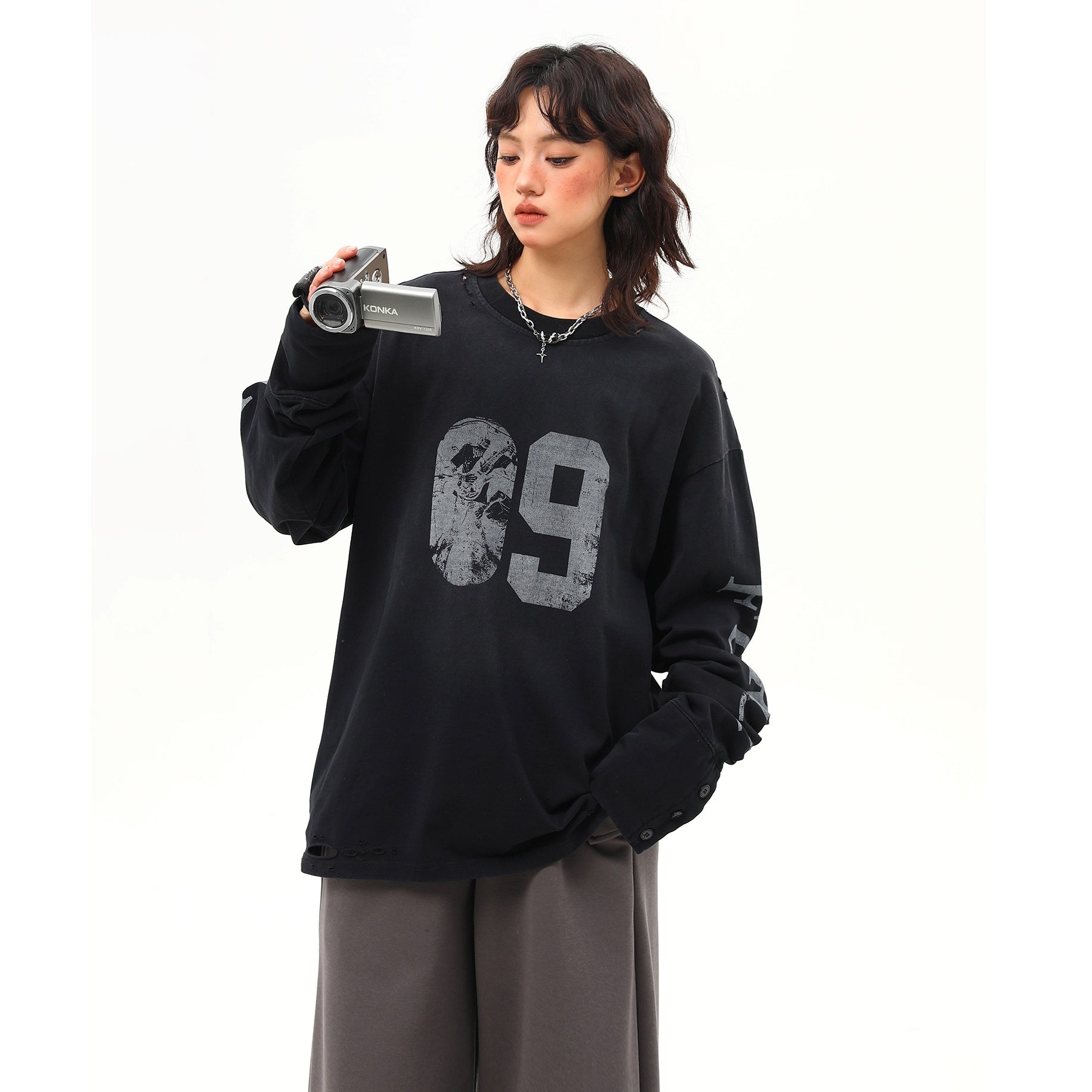 Letter Spray Painting Long Sleeve T-shirt MW9925