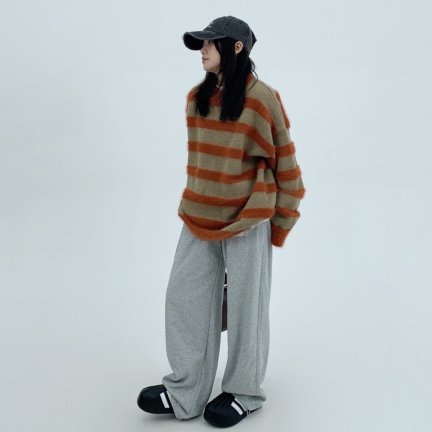 Plush Border Crewneck Sweater MW9793