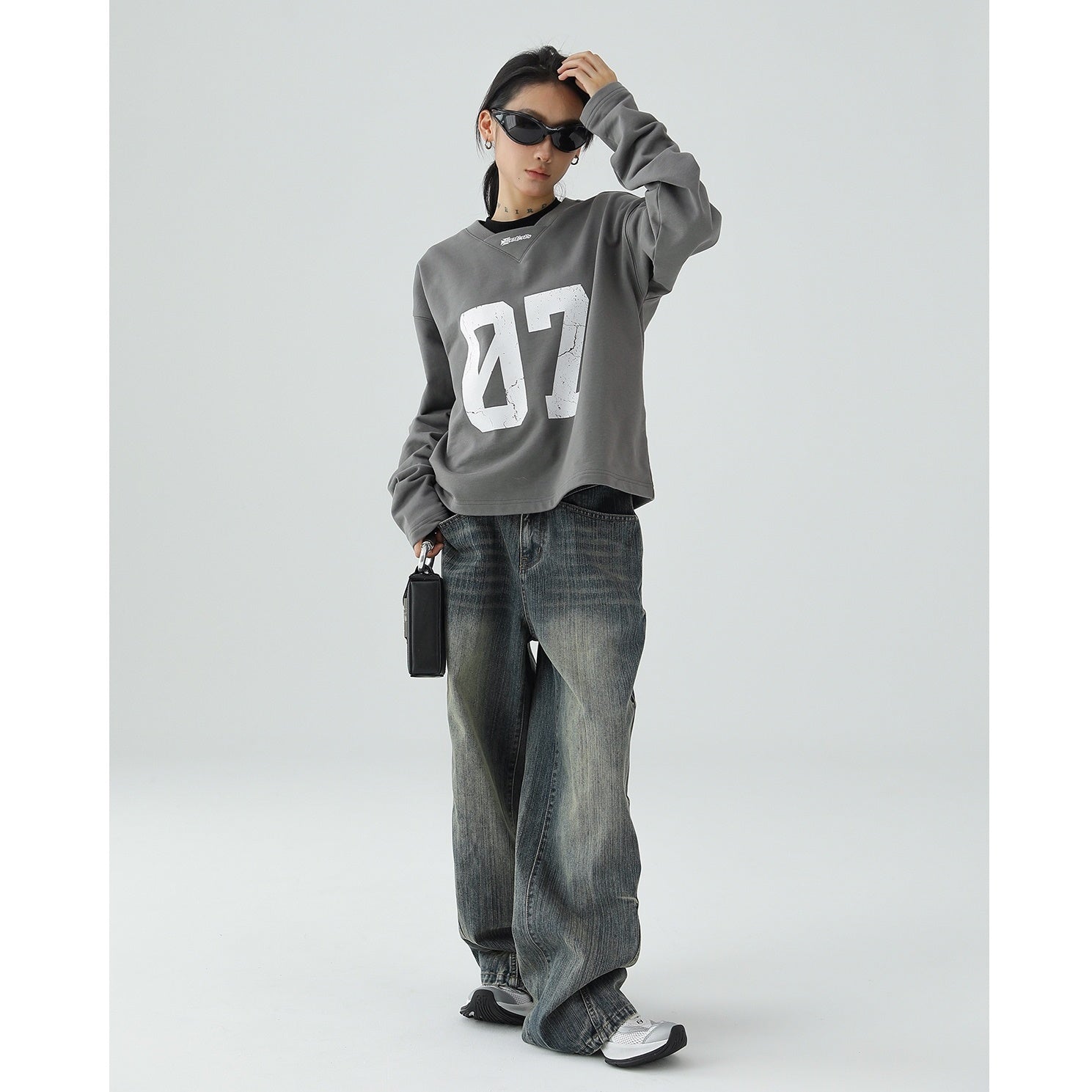 Alphabet Loose V-Neck Long Sleeve T-Shirt AC7082