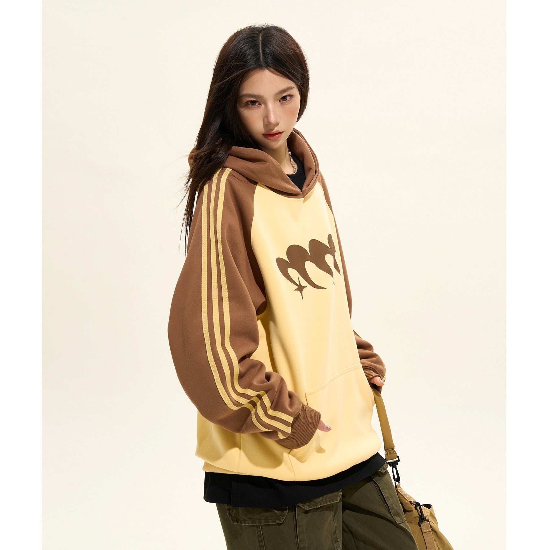 Contrasting Print Raglan Sleeve Hooded Sweat MW9344