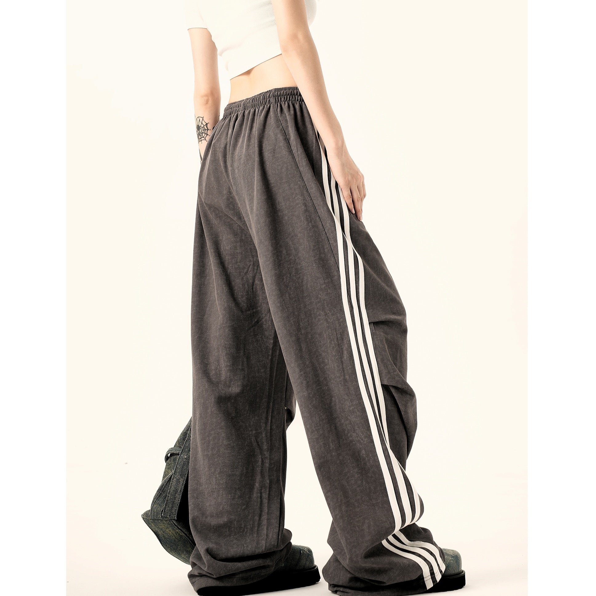 Side Three-bar Striped Wide-leg Sweat Pants MW9339