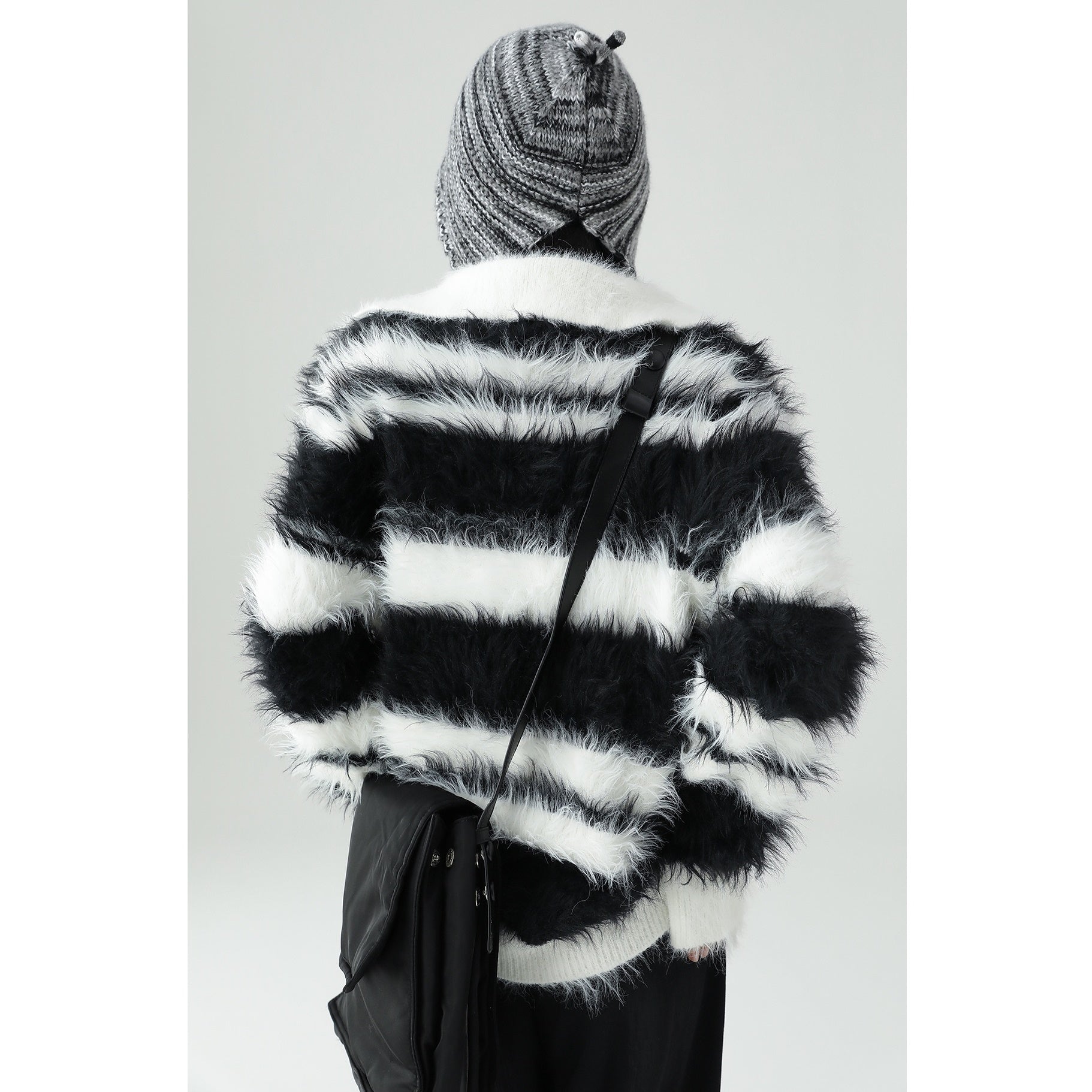 Monotone Border Lapel Shaggy Sweater AC7083