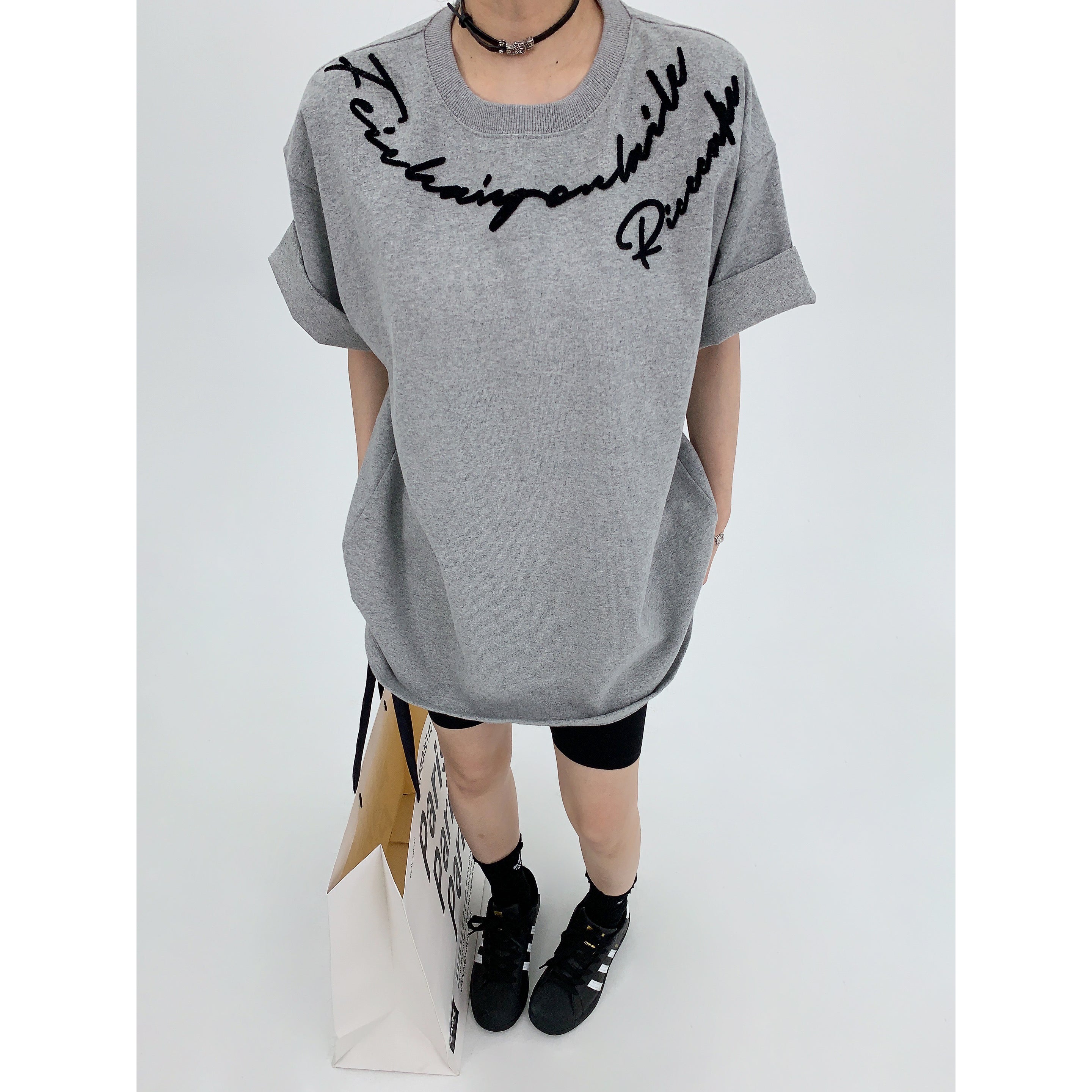 Neck-Line Embroidered Short Sleeves T-Shirt MW9087
