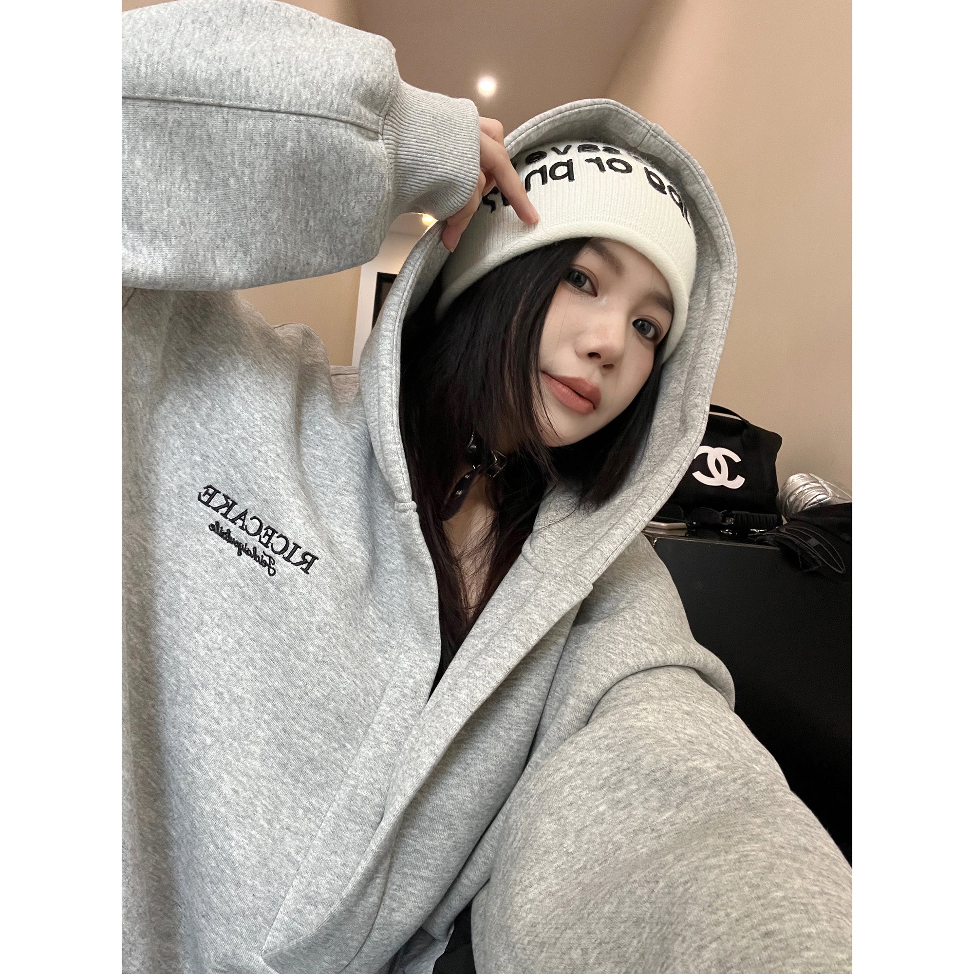 Lazy Loose Embroidered Large V-neck Hooded Sweat MW9350