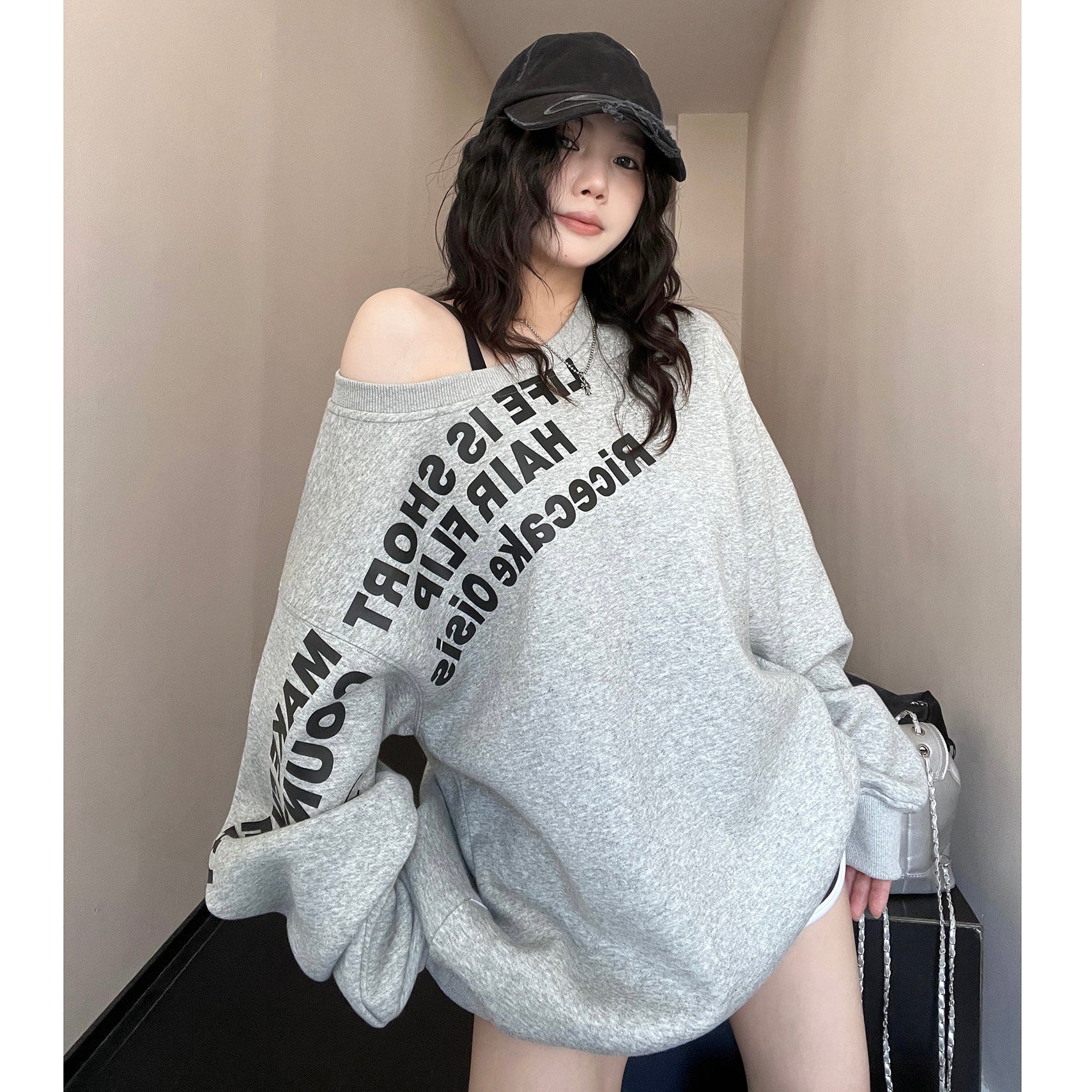 Slanted Shoulder OverSize Lettering Sweat MW9462