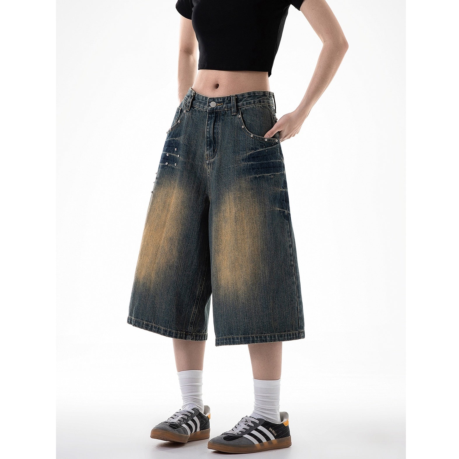 Stud Design Wide-Leg Denim Half Pants IC9027