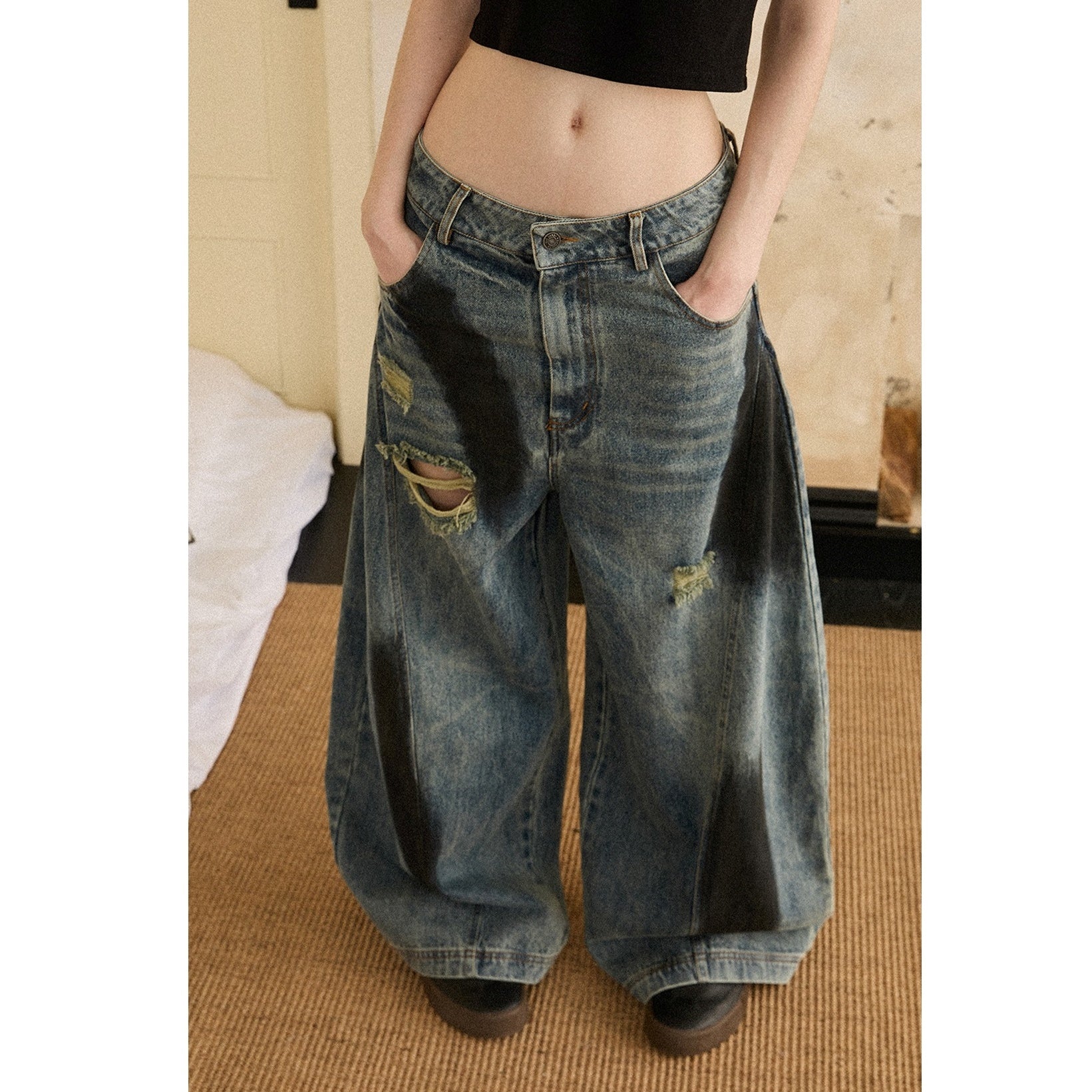 Ripped Spray Loose Scimitar Jeans EZ186