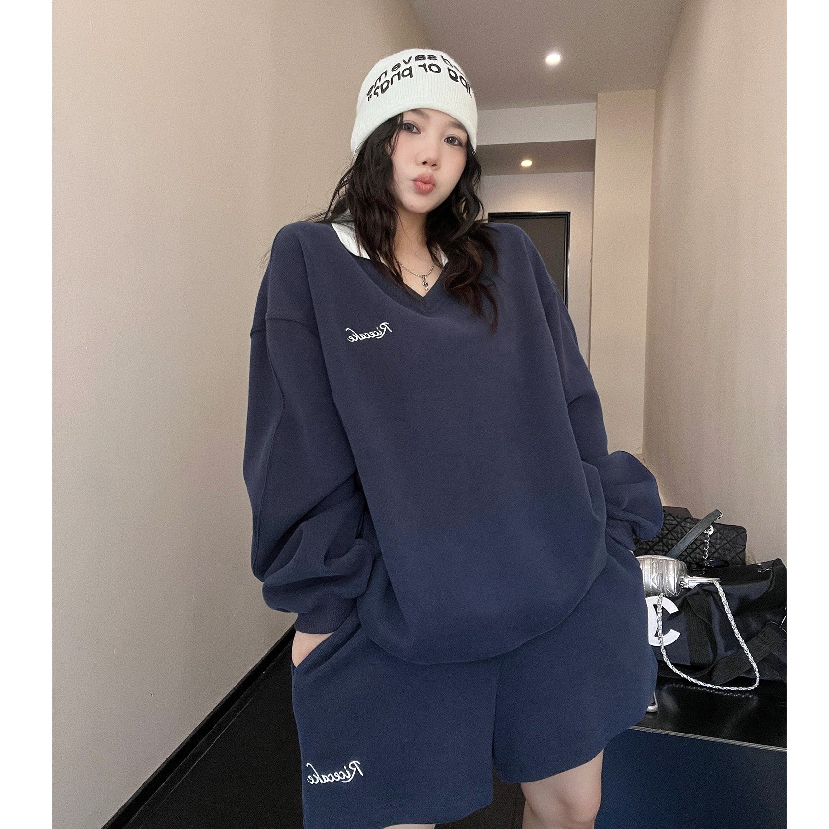 Casual Embroidery V-neck Sweat & Shorts Set-up MW9463