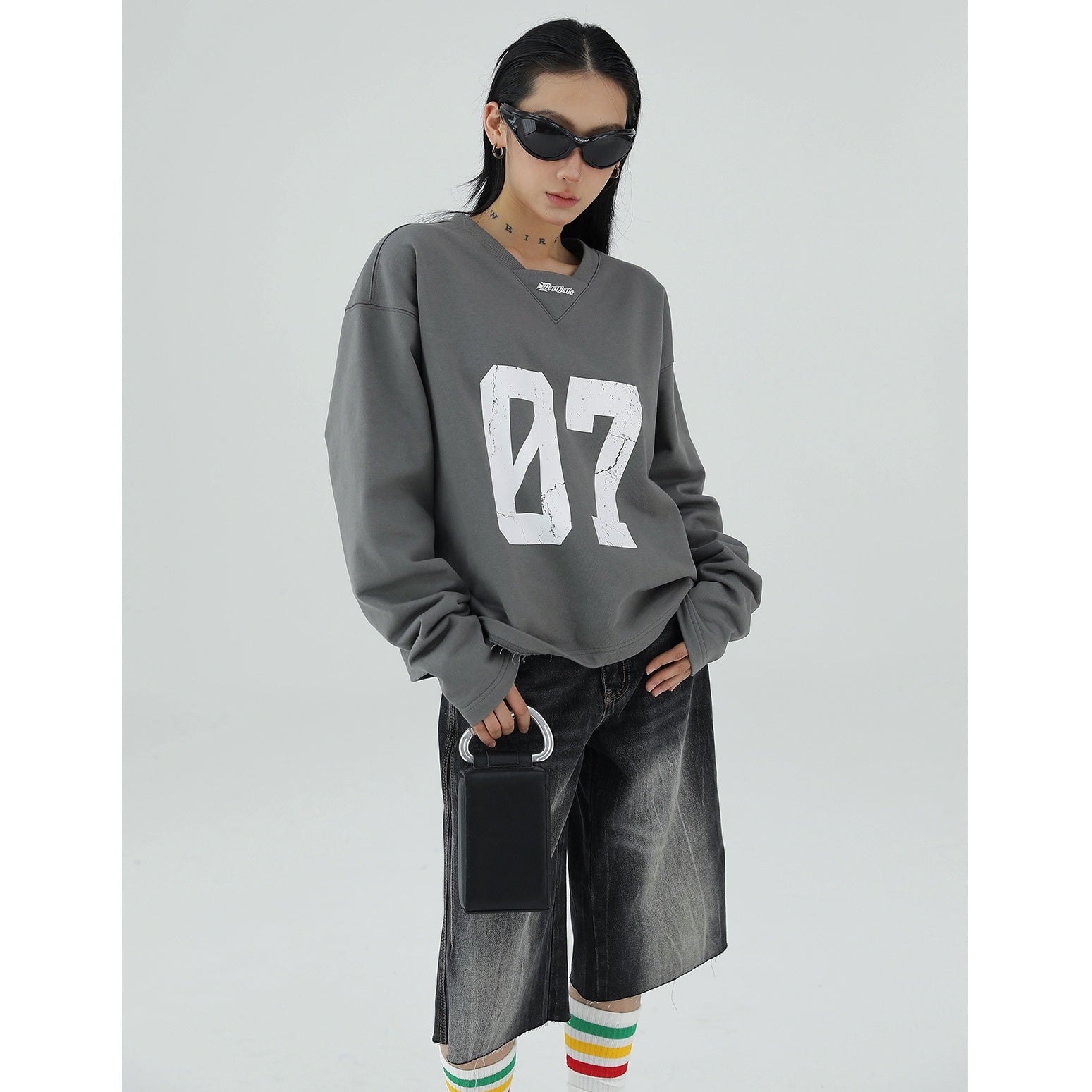 Alphabet Loose V-Neck Long Sleeve T-Shirt AC7082