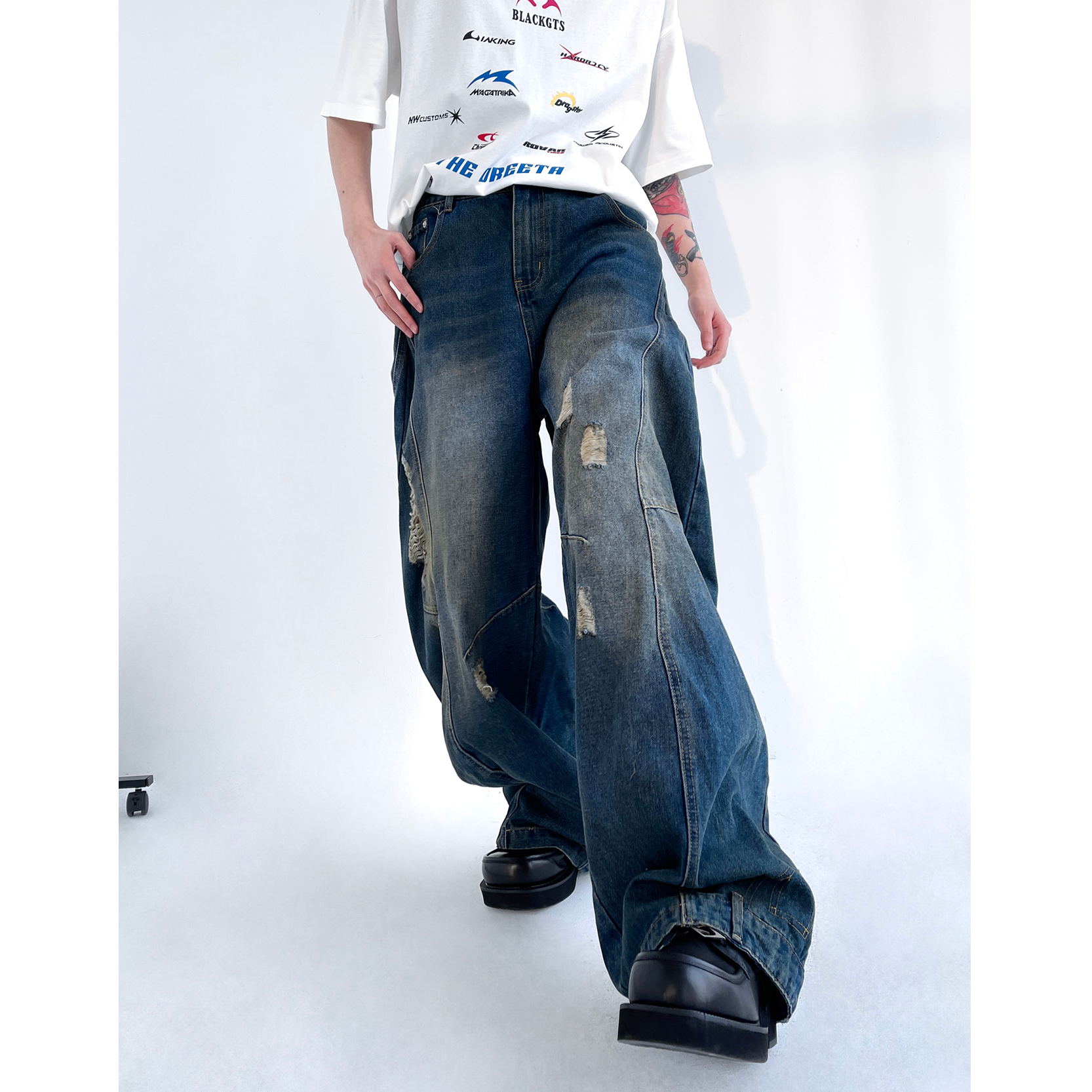Washed Distressed Ripped Switching Wide-leg Mop Jeans EA7003