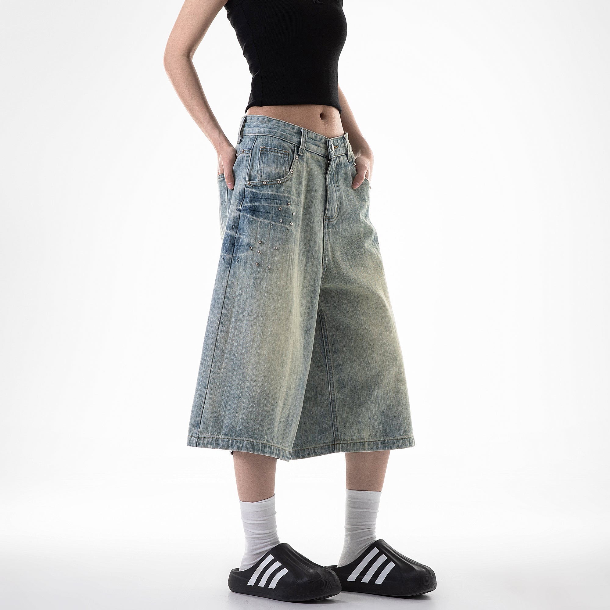 Stud Design Wide-Leg Denim Half Pants IC9027