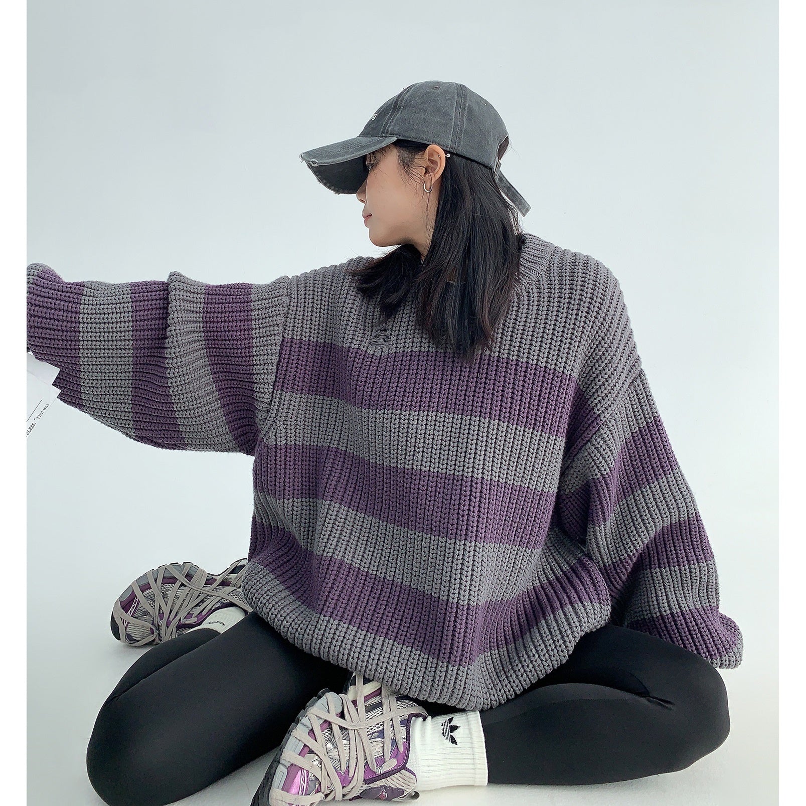 Thick Stripe Crew Neck Ripped Sweater MW9609