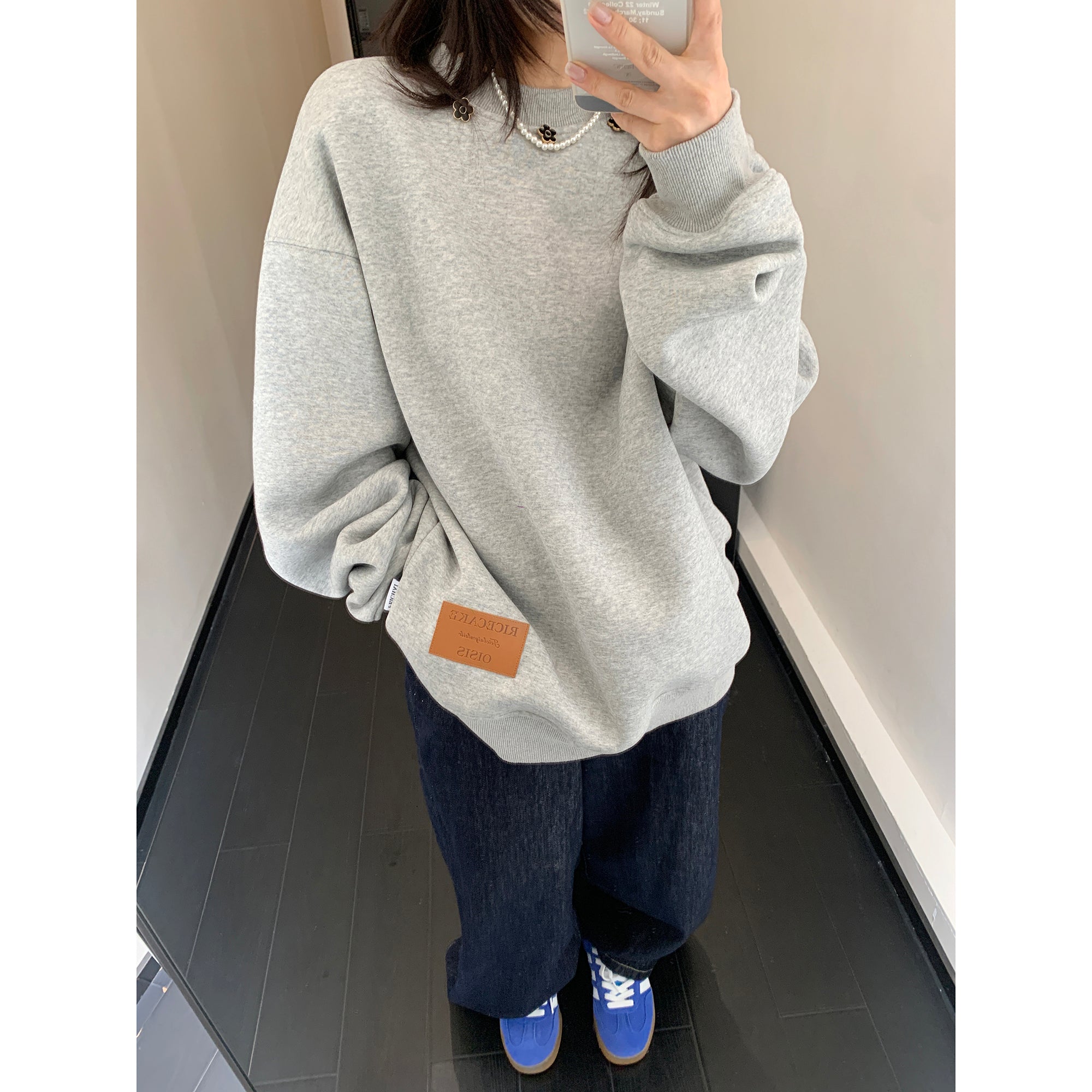 Flower Accent Round Neck Sweat MW9503