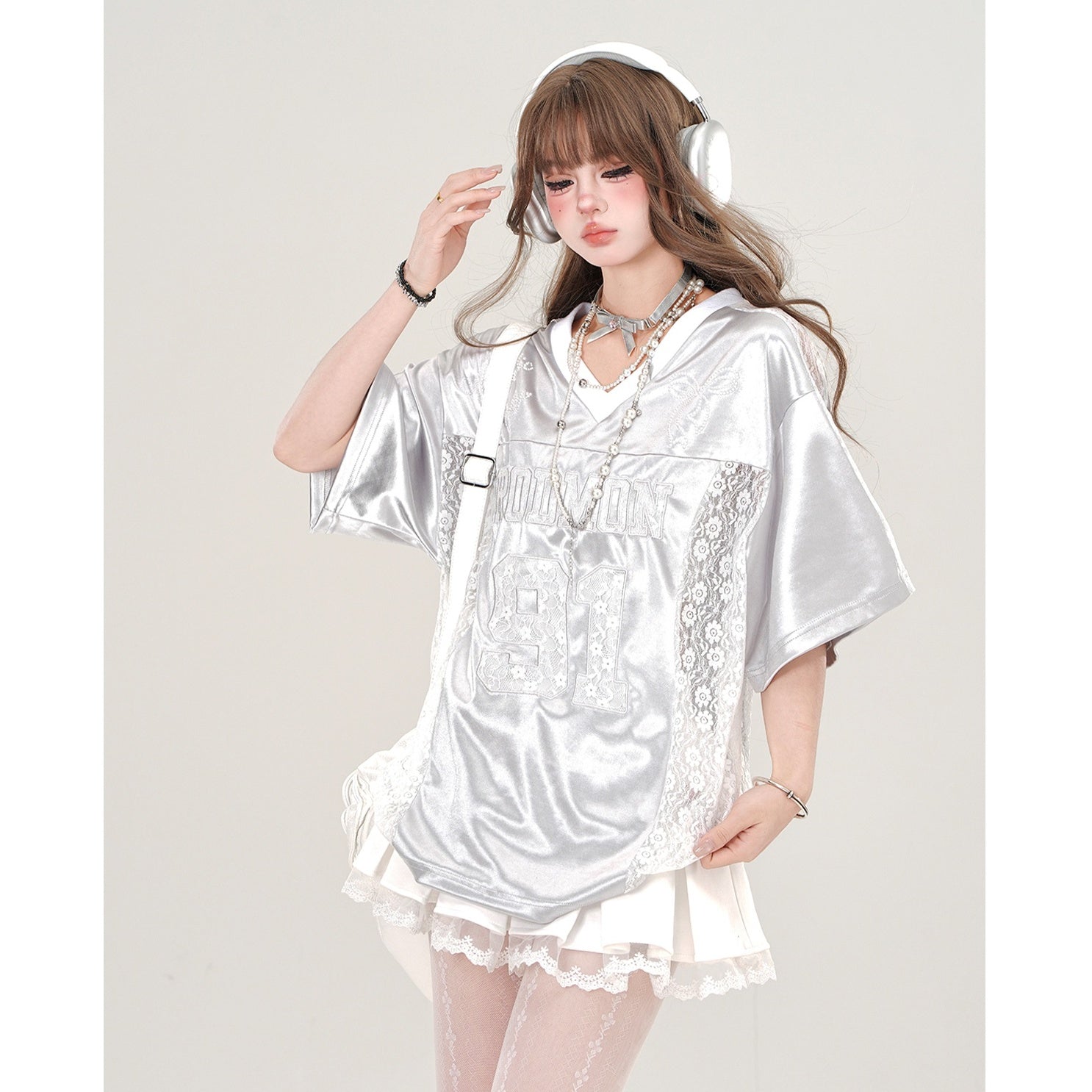 V-neck Lace Embroidery Shiny T-shirt KK2052
