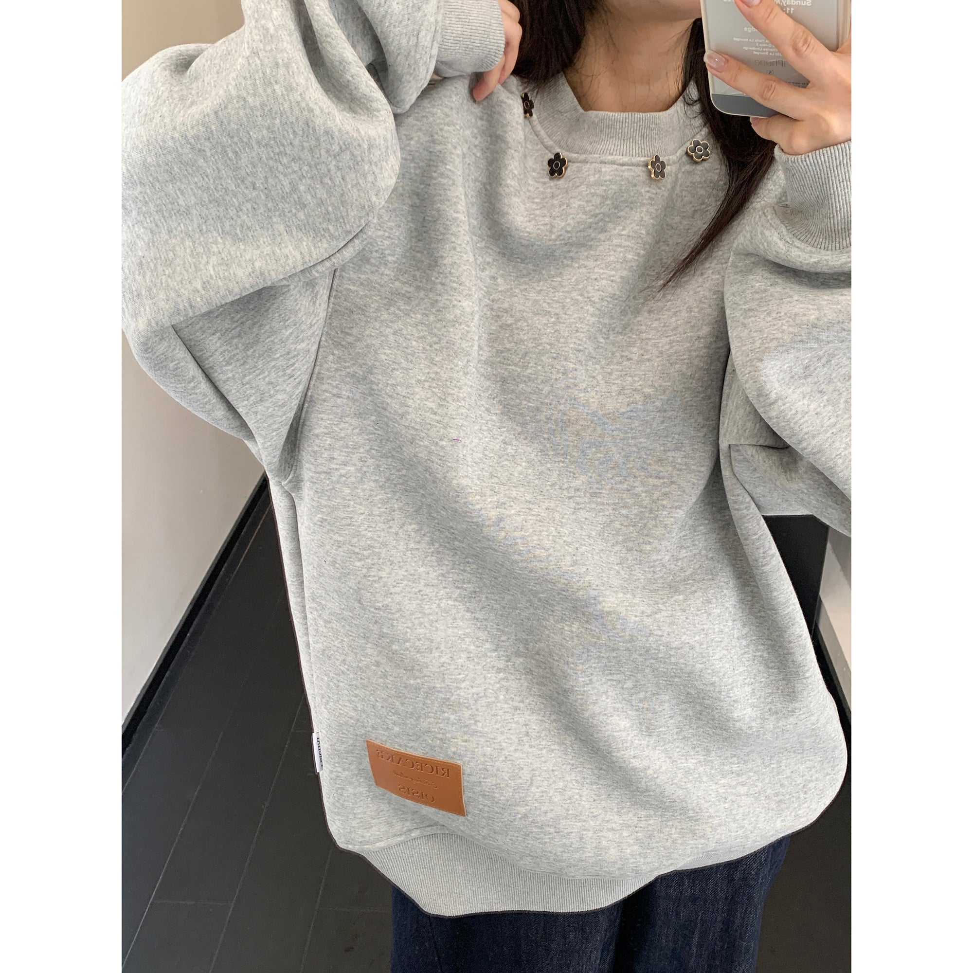 Flower Accent Round Neck Sweat MW9503