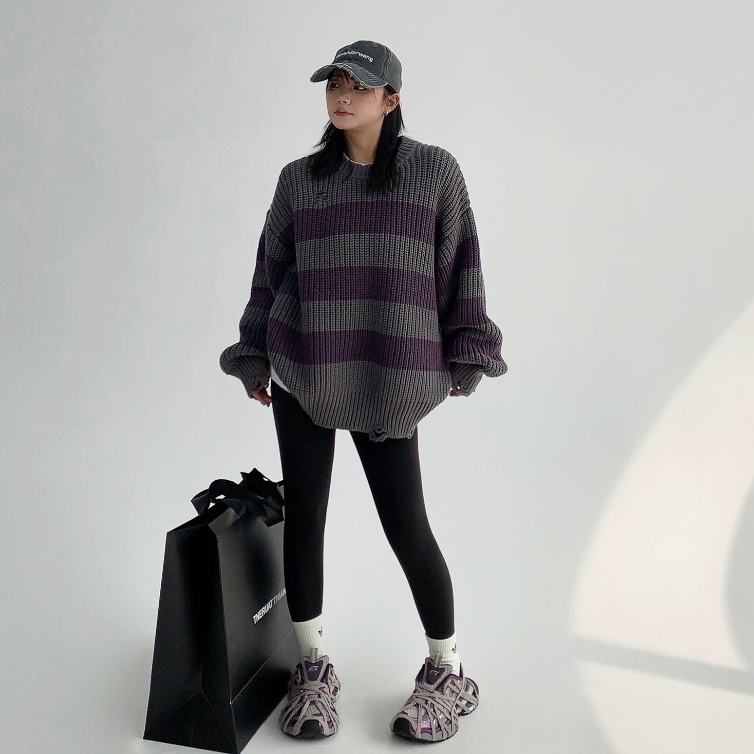 Thick Stripe Crew Neck Ripped Sweater MW9609