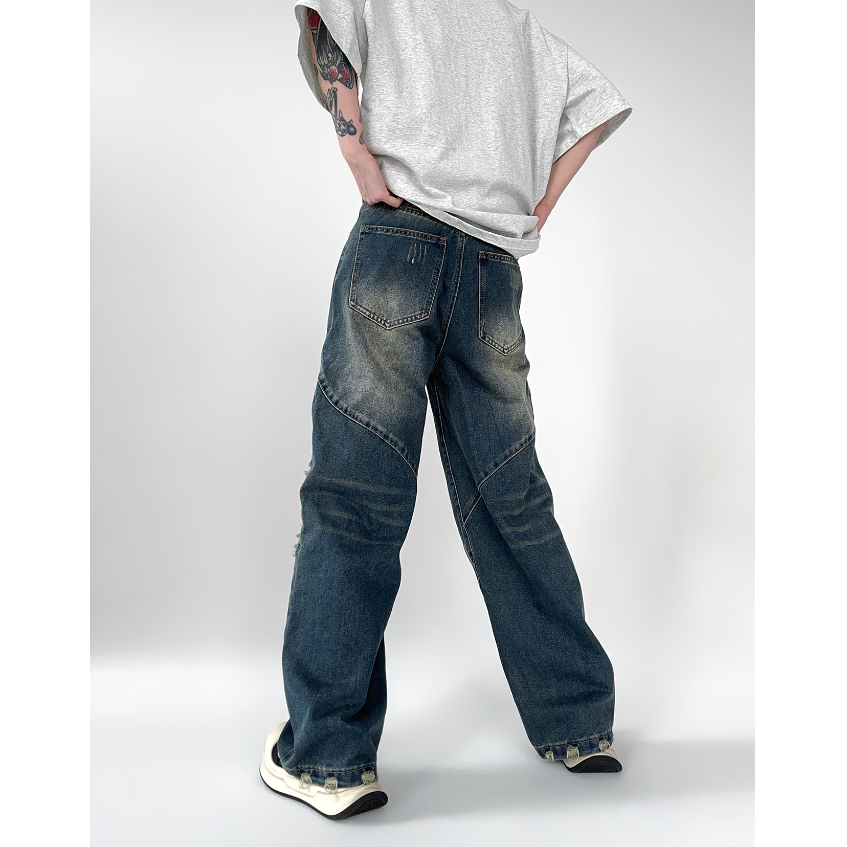Gradient Scratched Ripped Loose Straight-leg Jeans EA7009