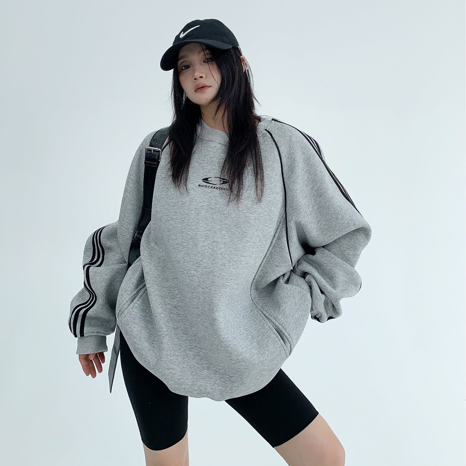 HeavyWeight Embroidery Three-Line Loose Sweat MW9506