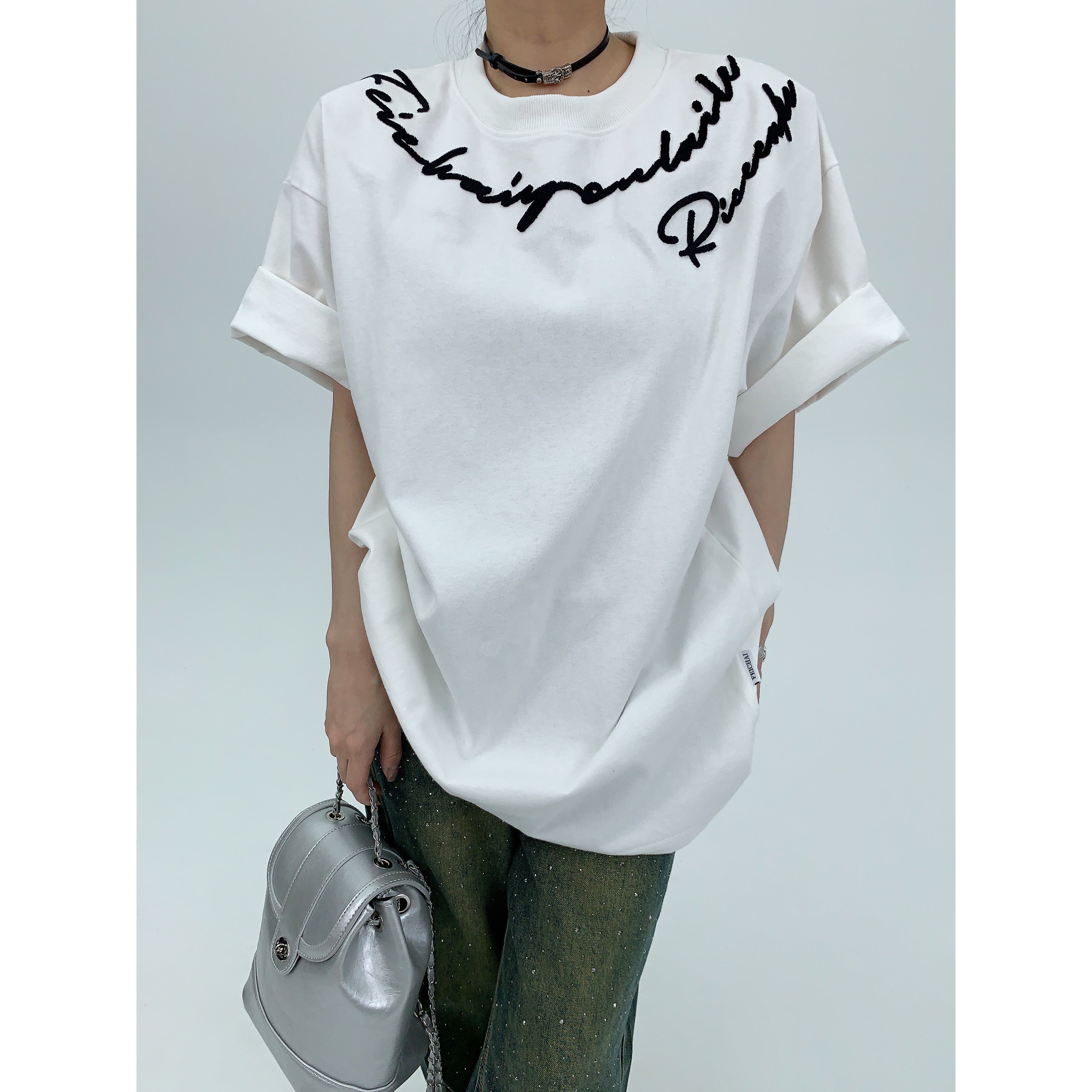 Neck-Line Embroidered Short Sleeves T-Shirt MW9087