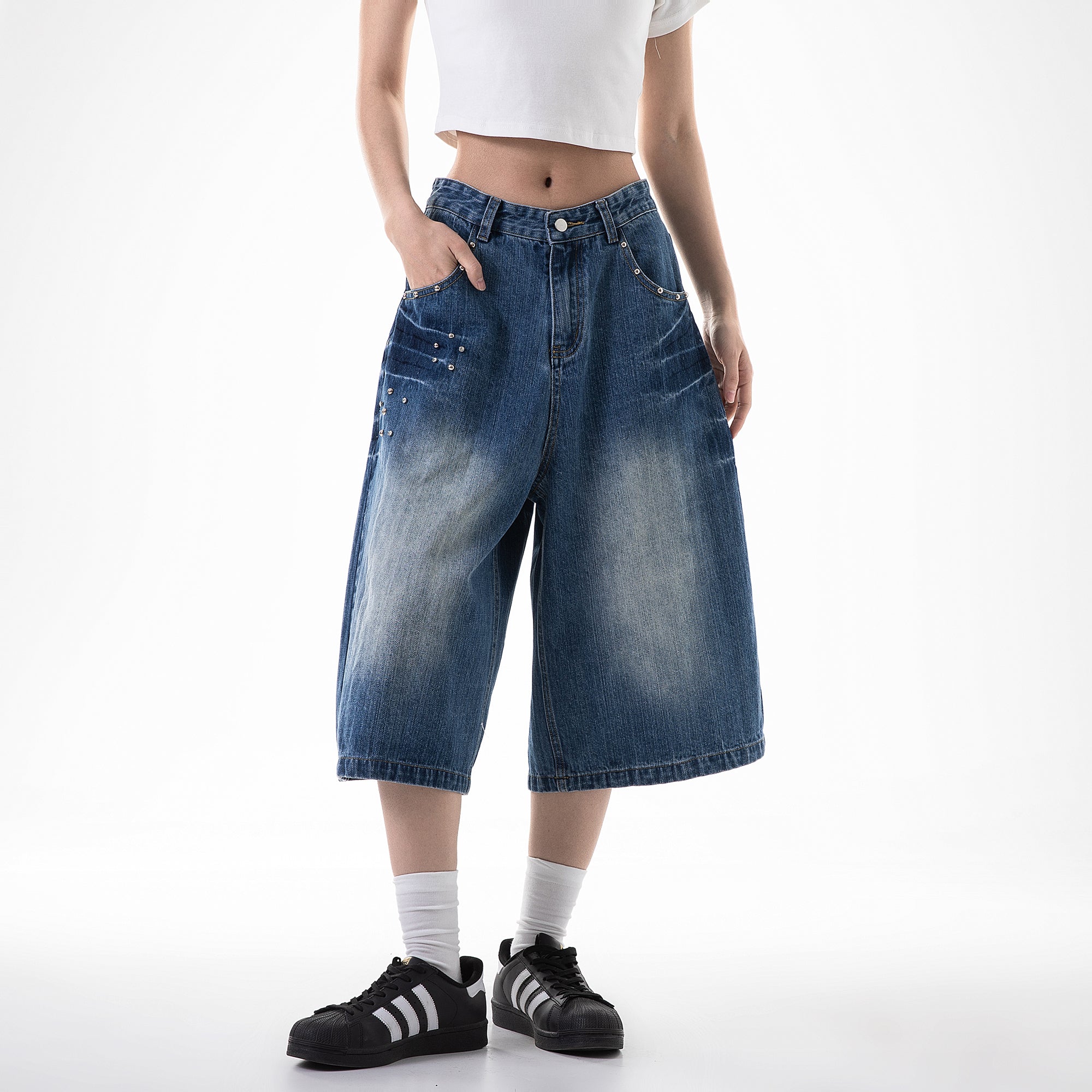 Stud Design Wide-Leg Denim Half Pants IC9027
