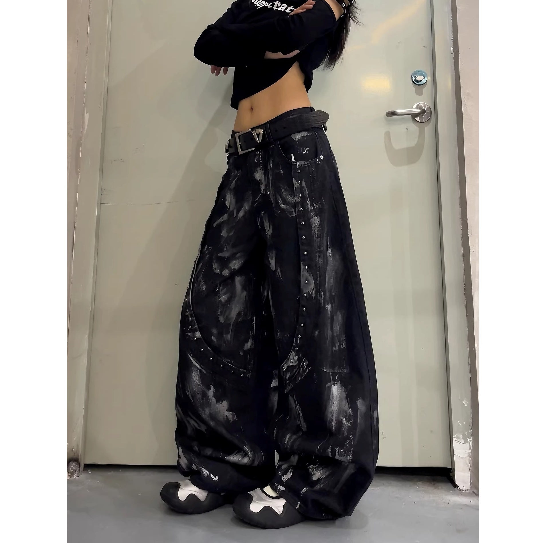 Stained Washed Studded Wide-leg Curve Jeans MW10364