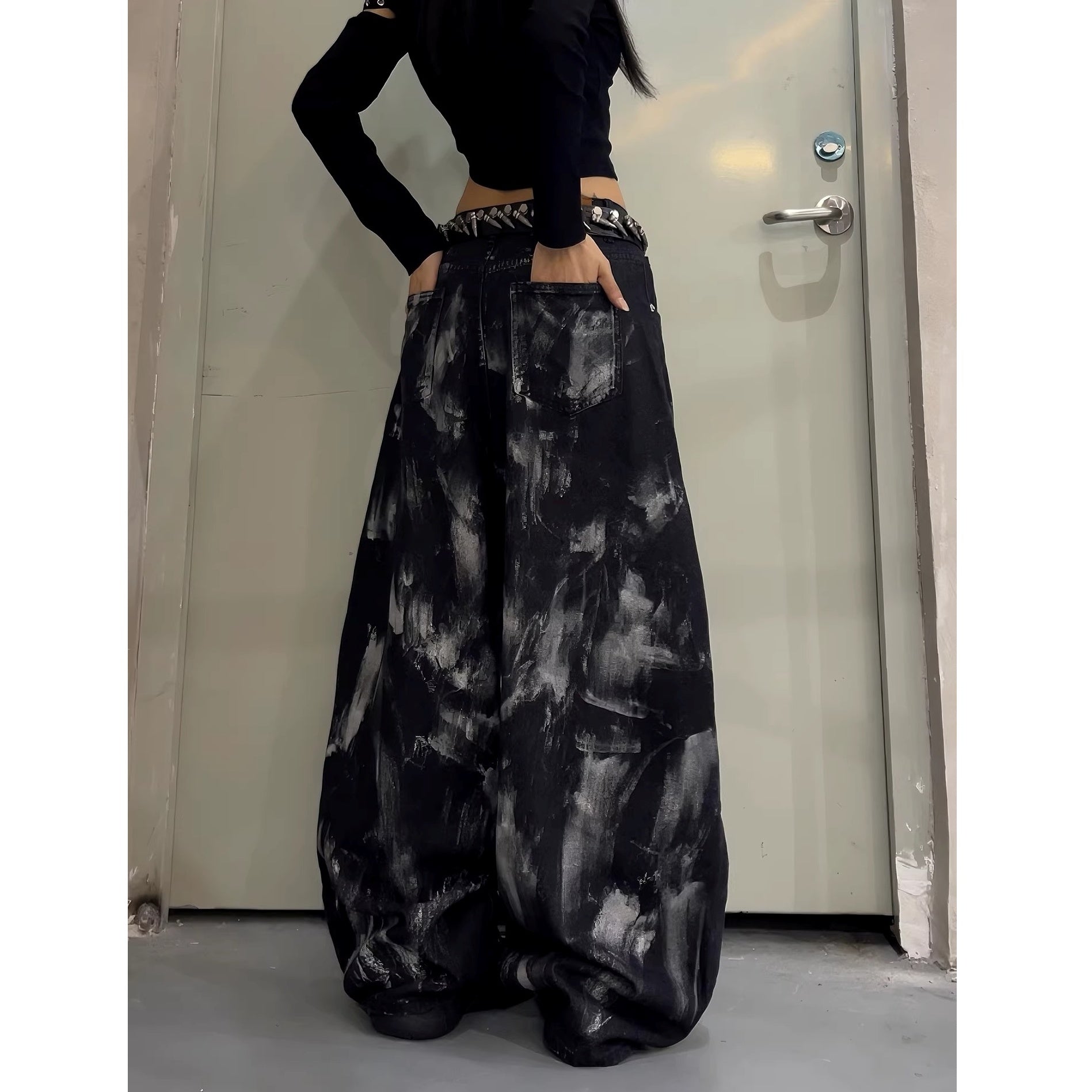 Stained Washed Studded Wide-leg Curve Jeans MW10364