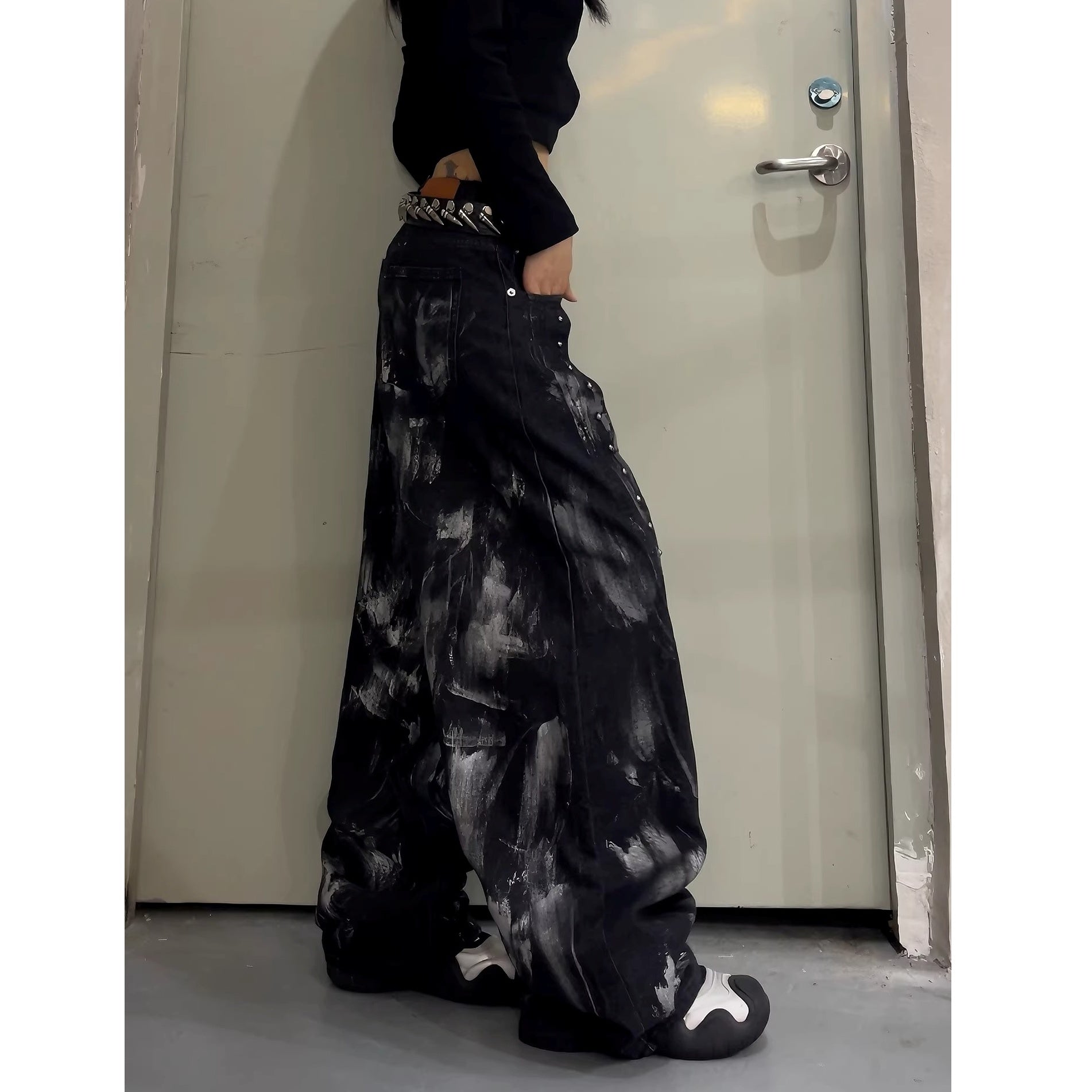 Stained Washed Studded Wide-leg Curve Jeans MW10364