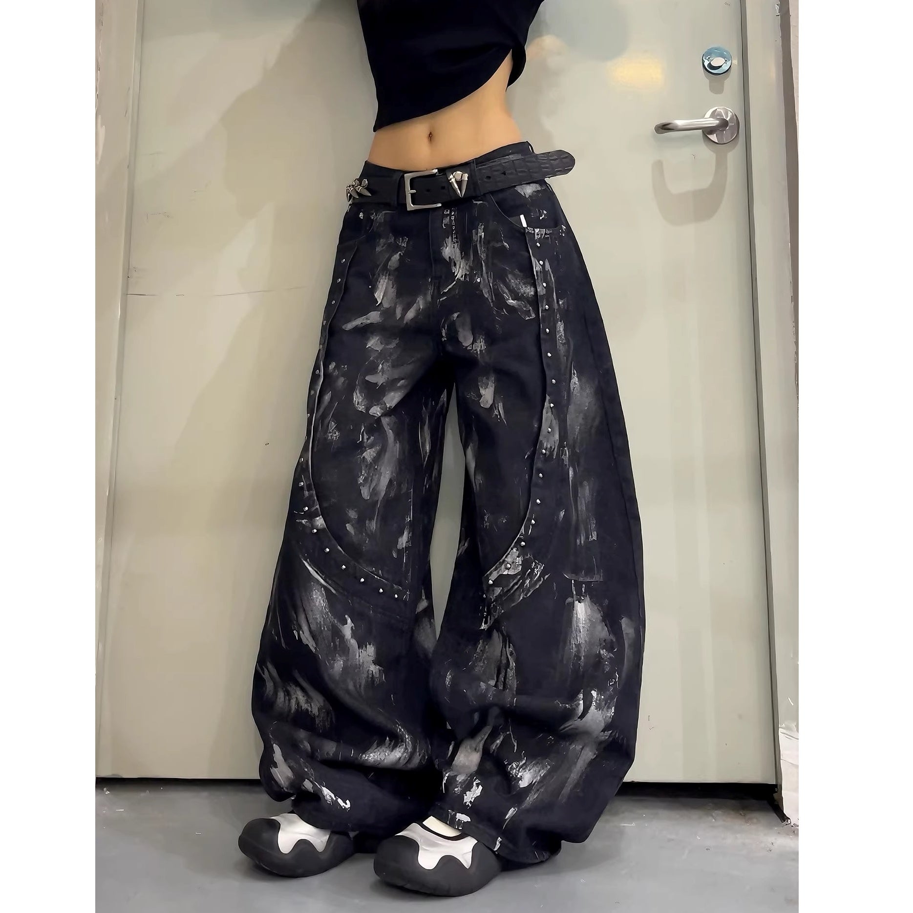 Stained Washed Studded Wide-leg Curve Jeans MW10364