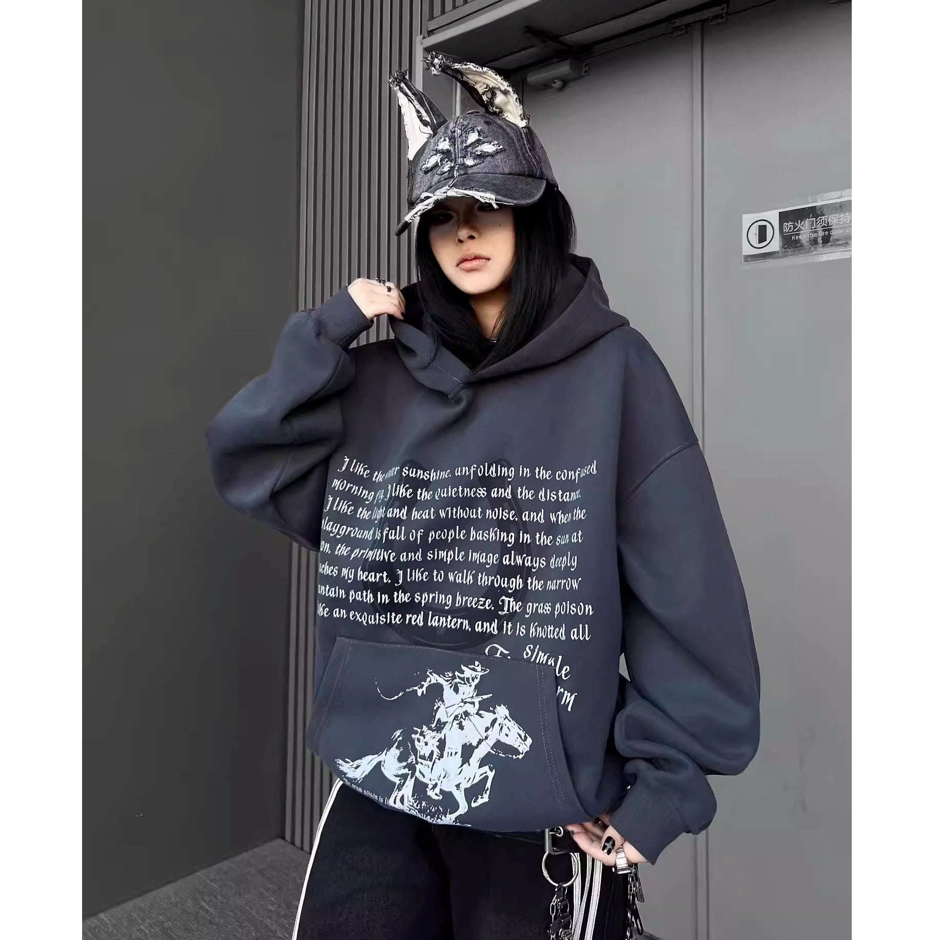 Horseshoe Graphic Letter Print Hoodie MW10350