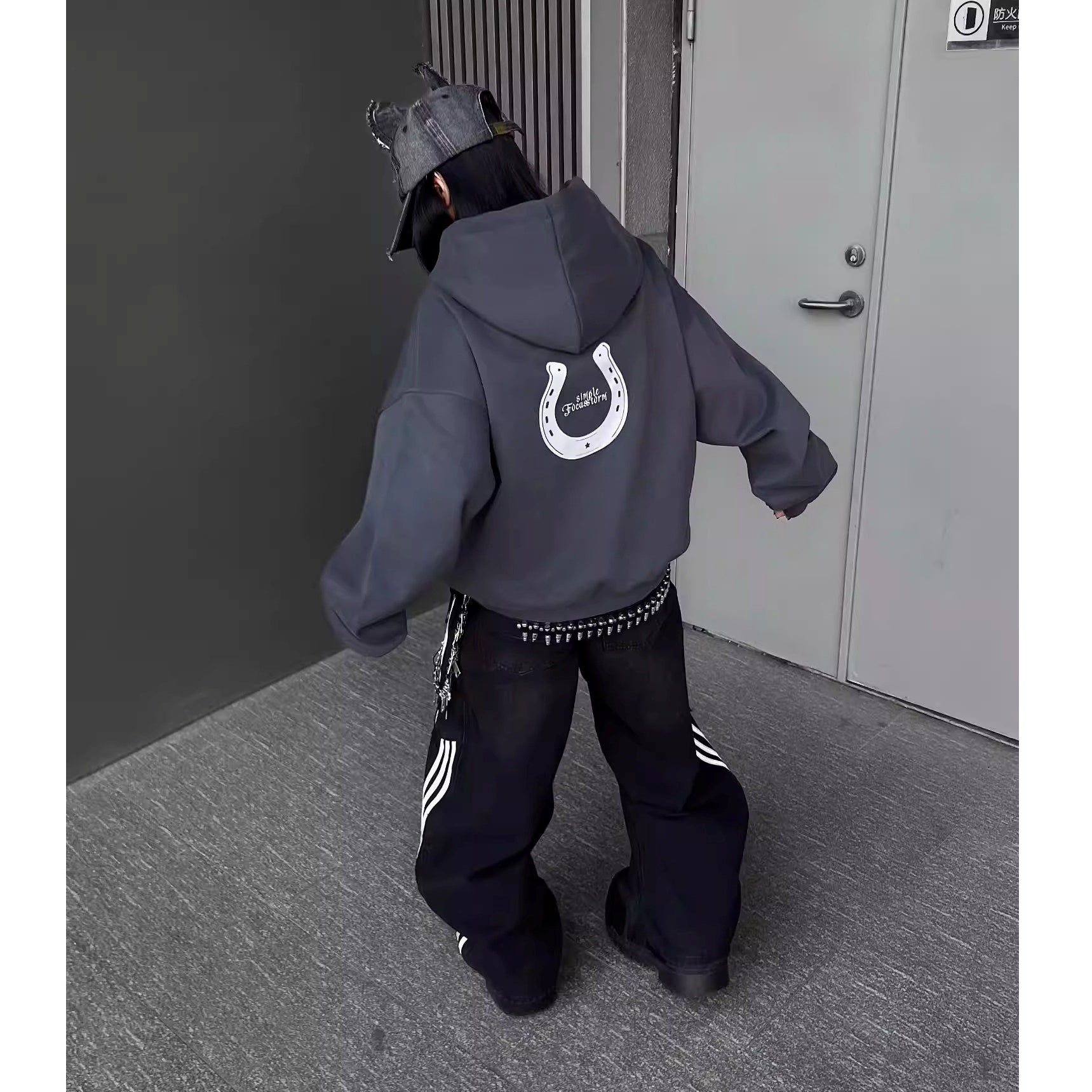 Horseshoe Graphic Letter Print Hoodie MW10350