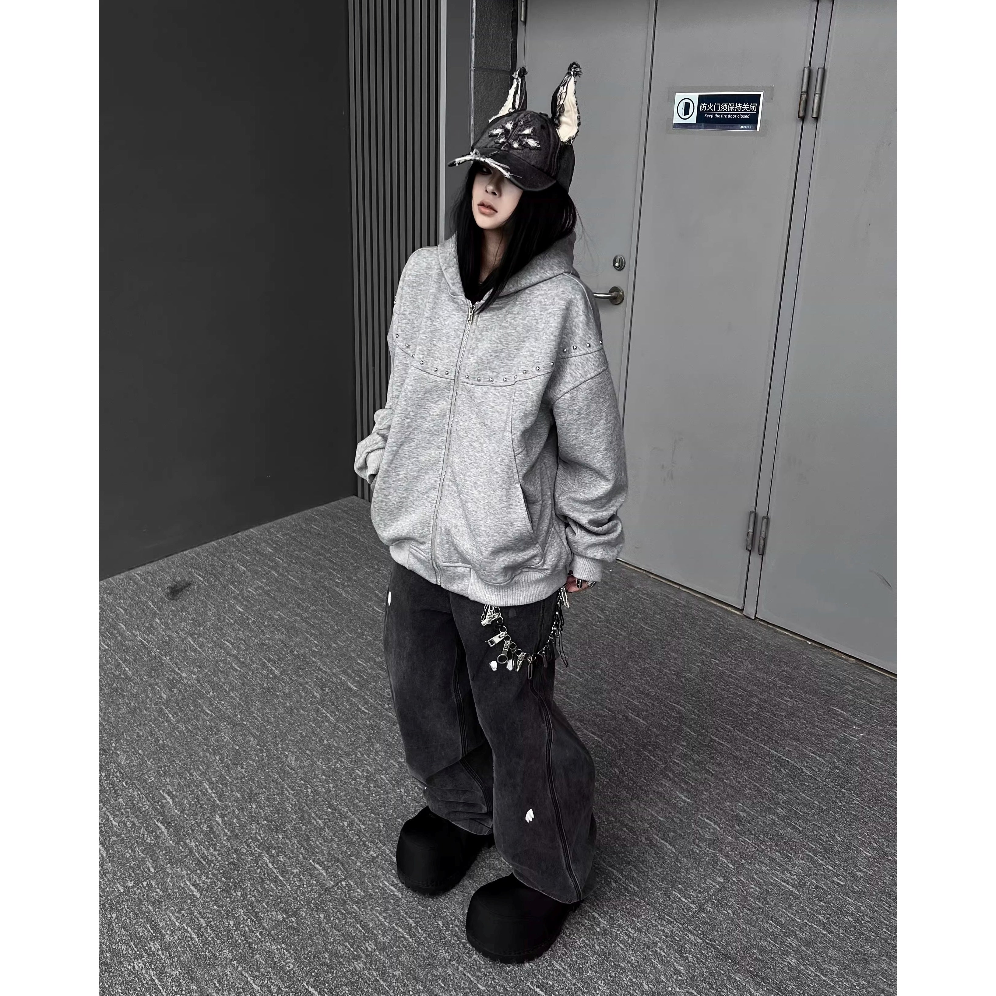 Studded Design Washed Hooded Sweat MW10346