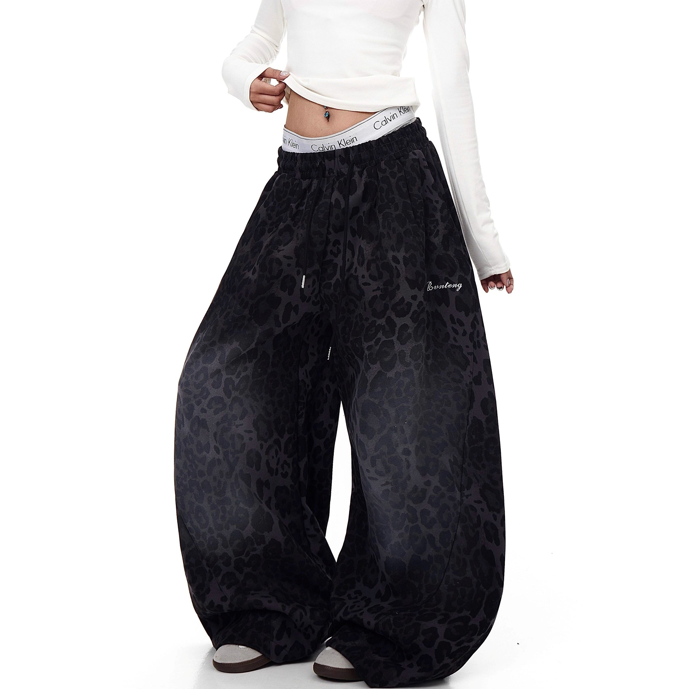 Gradient Leopard Print Scimitar Sweat Pants BK7049